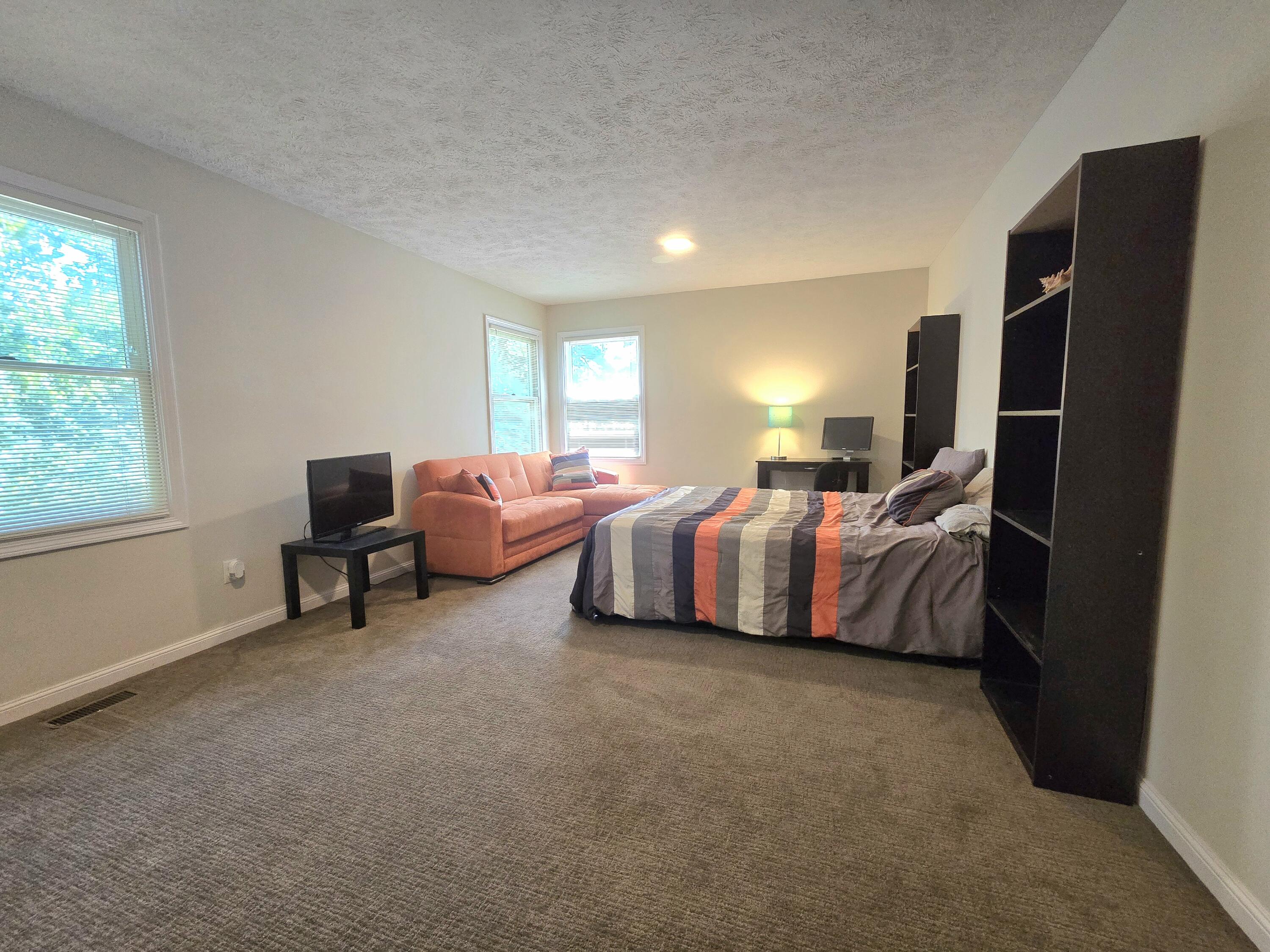 594 Springwood Drive Kalamazoo MI 49009