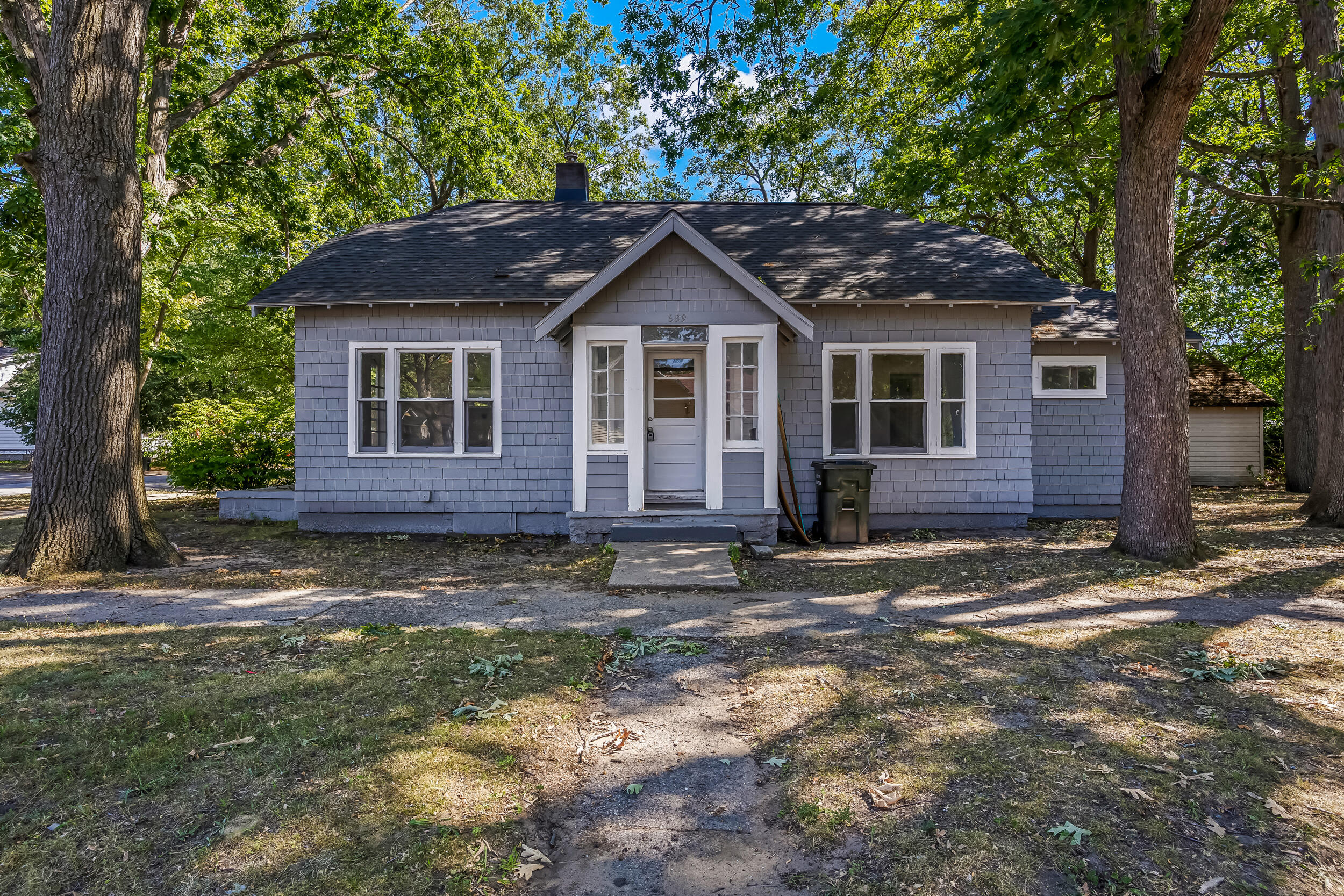 689 E Larch Avenue Muskegon MI 49442