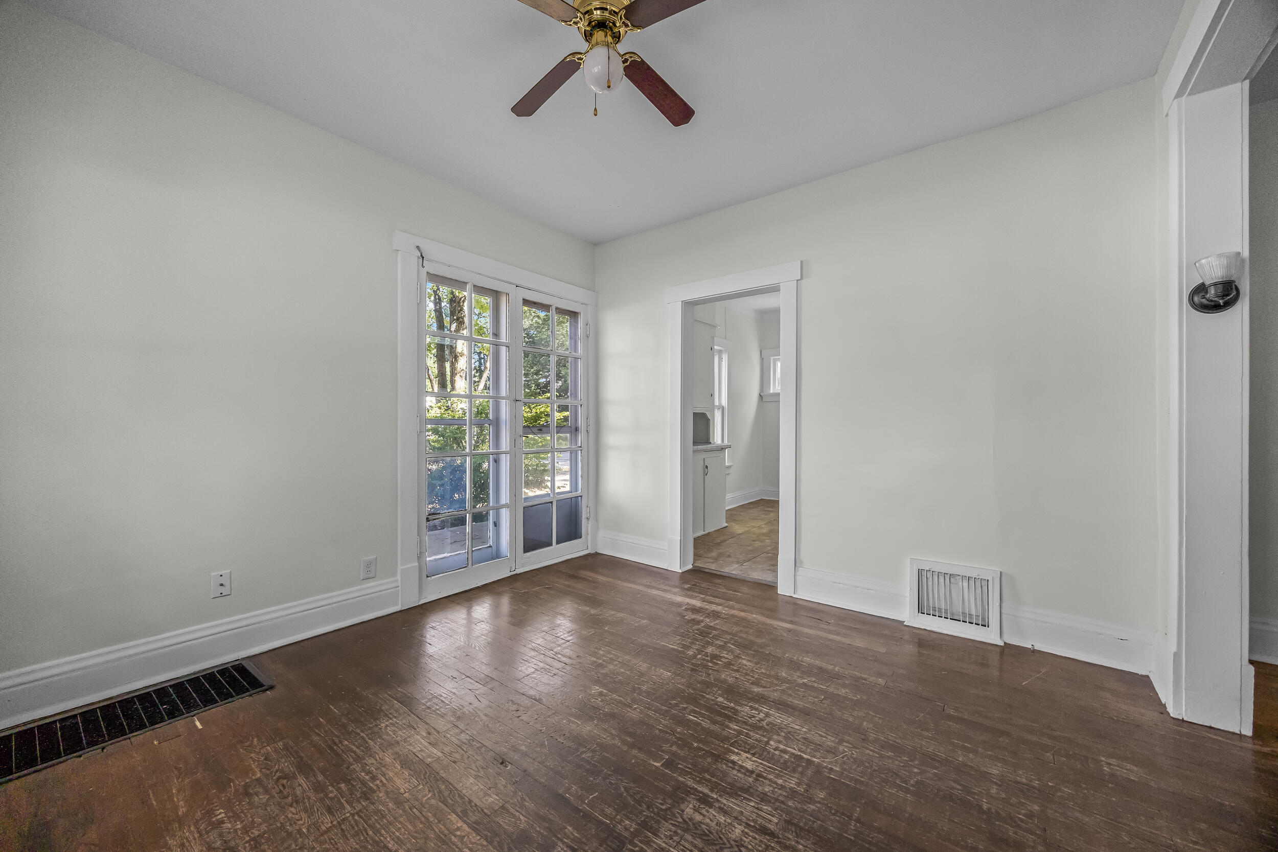 689 E Larch Avenue Muskegon MI 49442