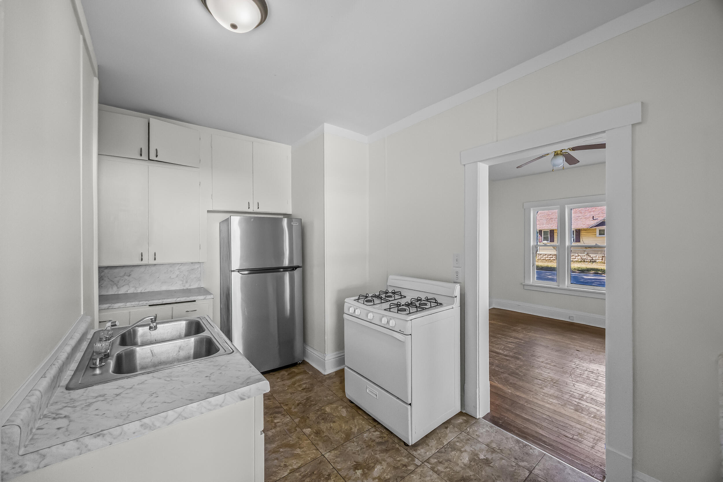 689 E Larch Avenue Muskegon MI 49442