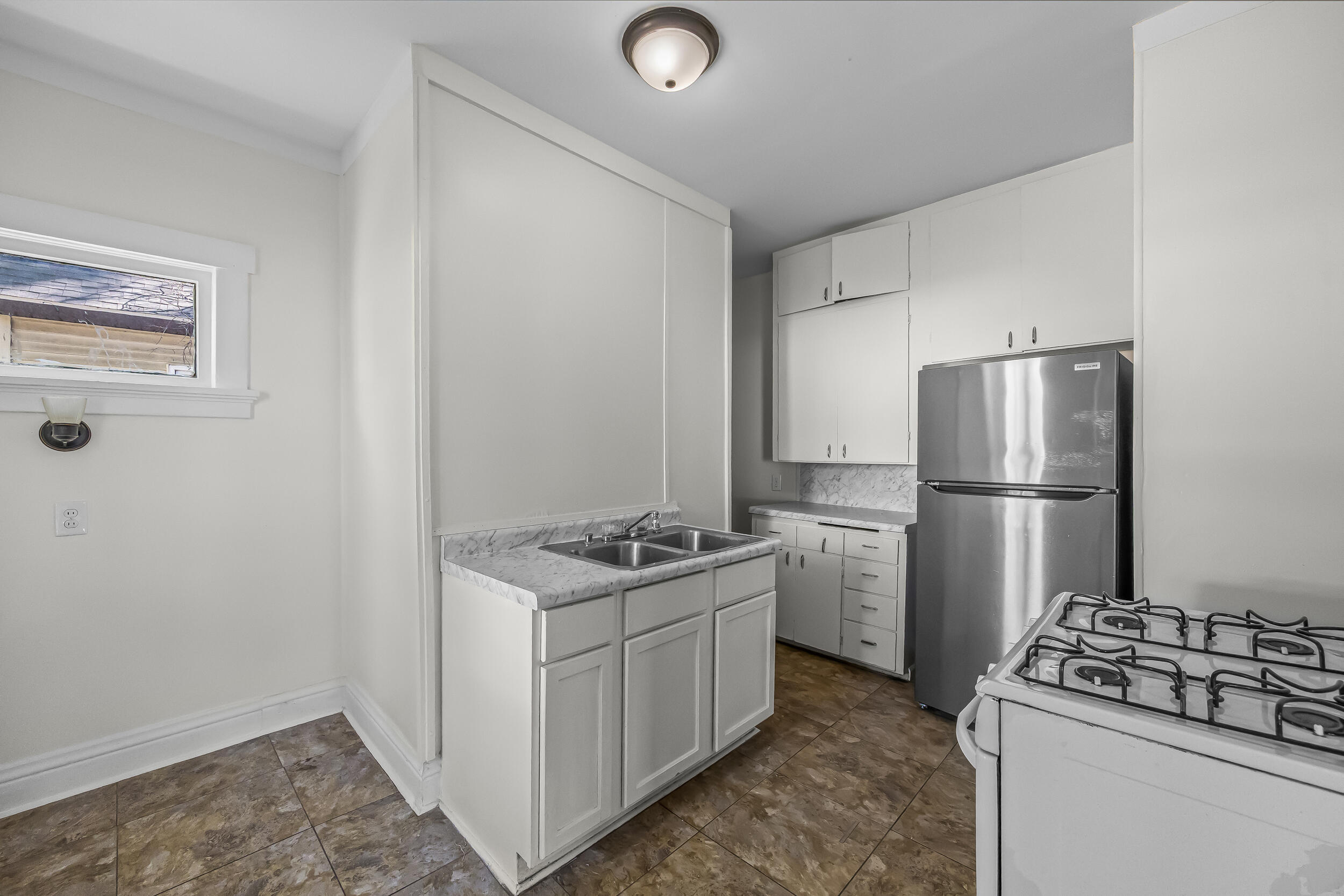 689 E Larch Avenue Muskegon MI 49442