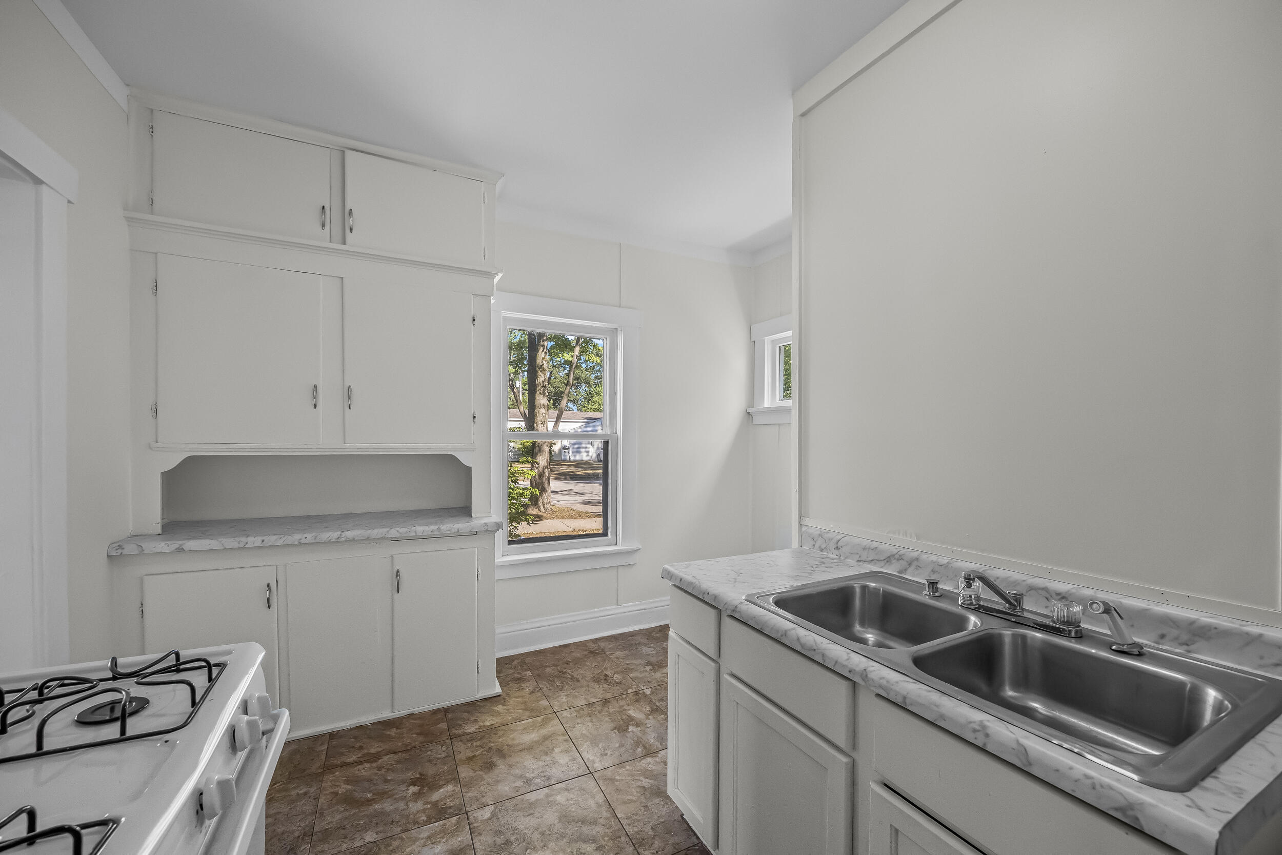 689 E Larch Avenue Muskegon MI 49442