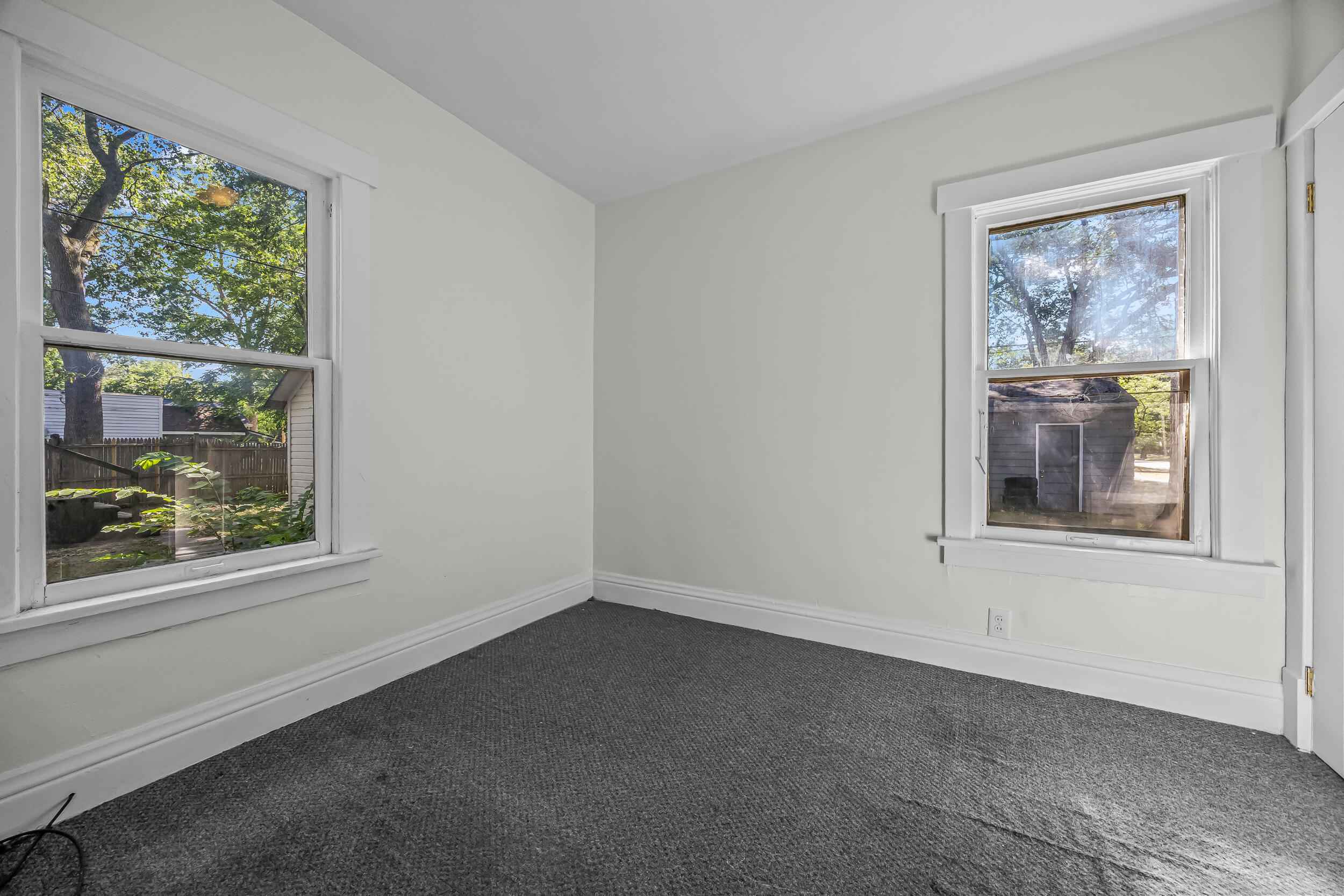 689 E Larch Avenue Muskegon MI 49442