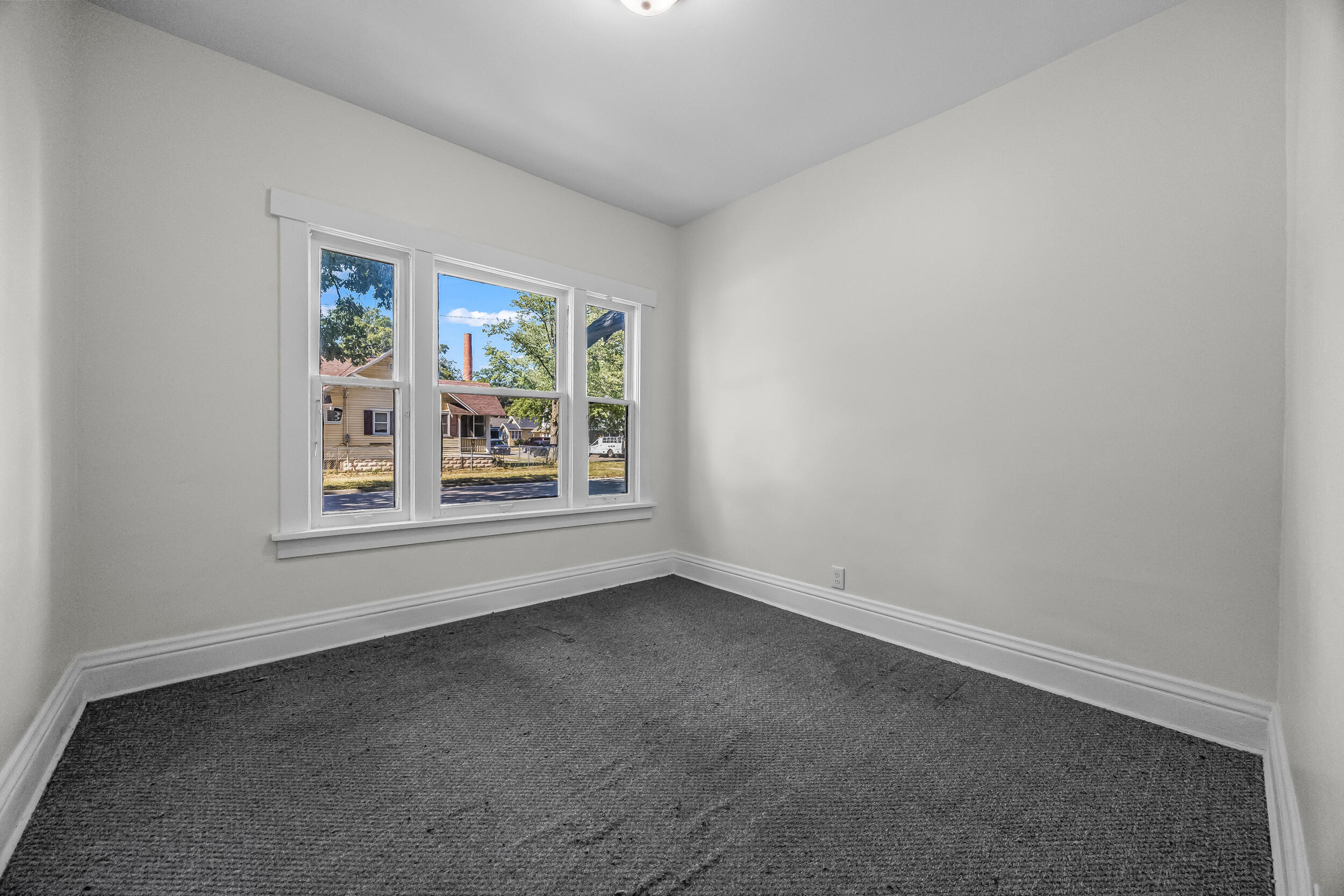 689 E Larch Avenue Muskegon MI 49442