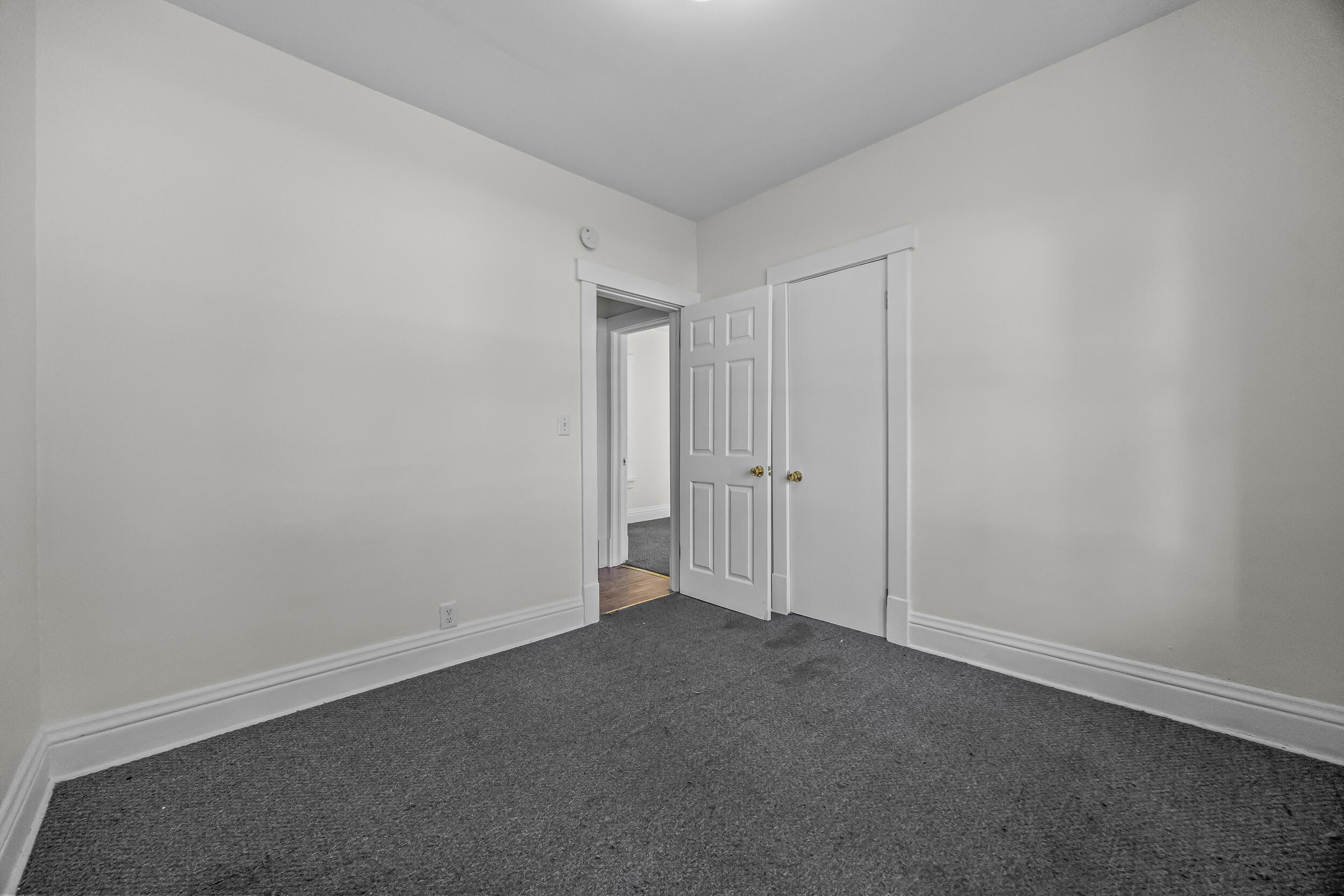 689 E Larch Avenue Muskegon MI 49442
