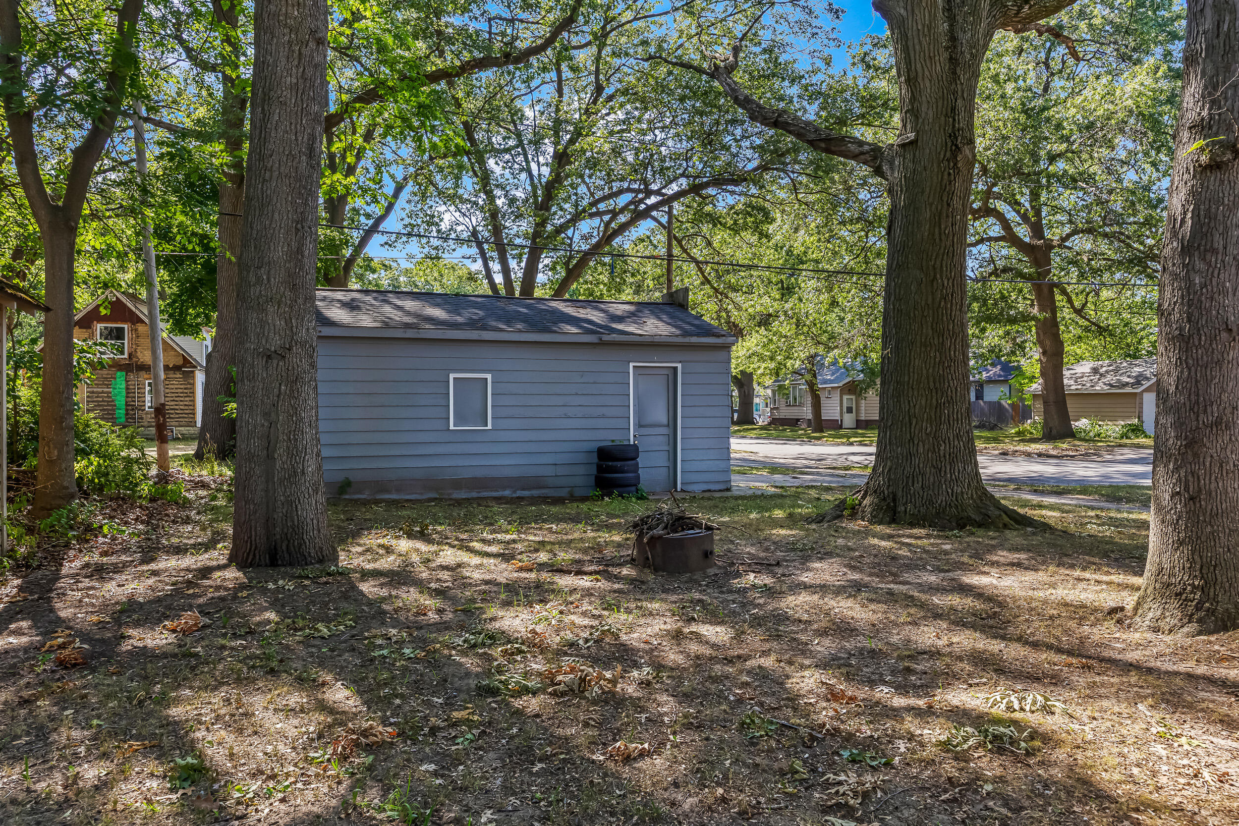 689 E Larch Avenue Muskegon MI 49442