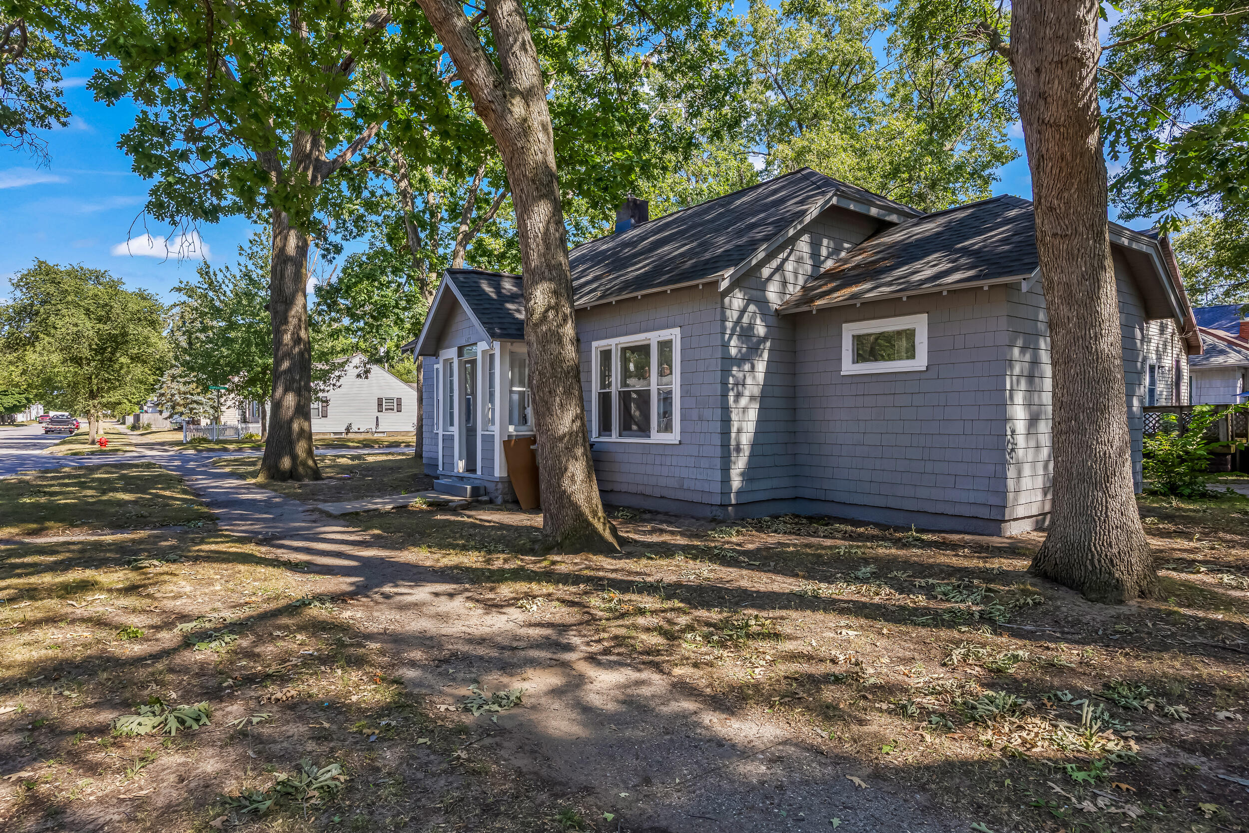 689 E Larch Avenue Muskegon MI 49442