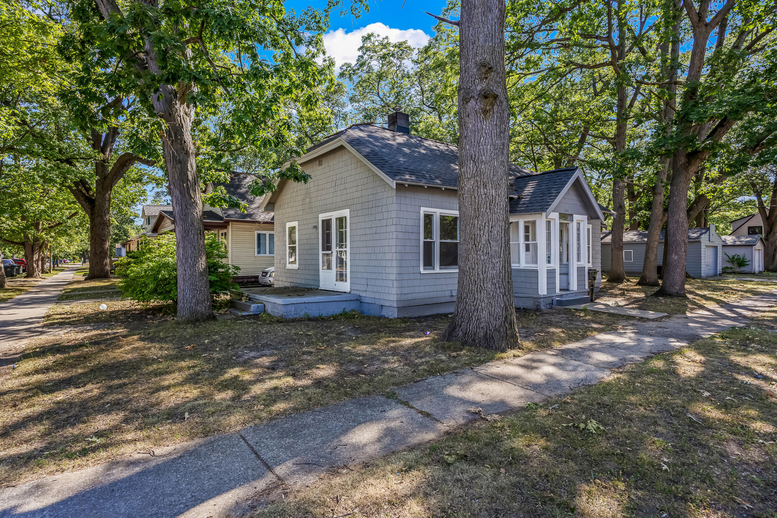 689 E Larch Avenue Muskegon MI 49442