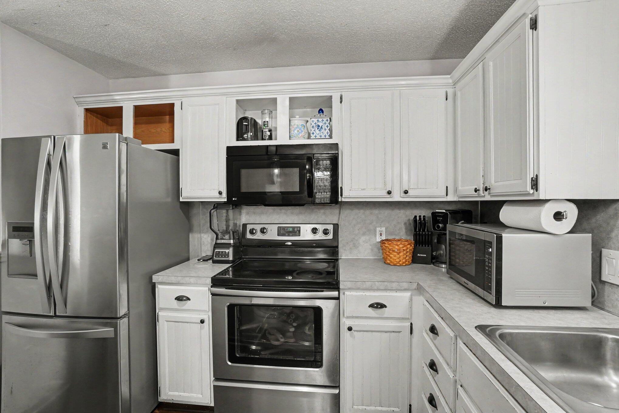 1152 E 12th Street Holland MI 49423