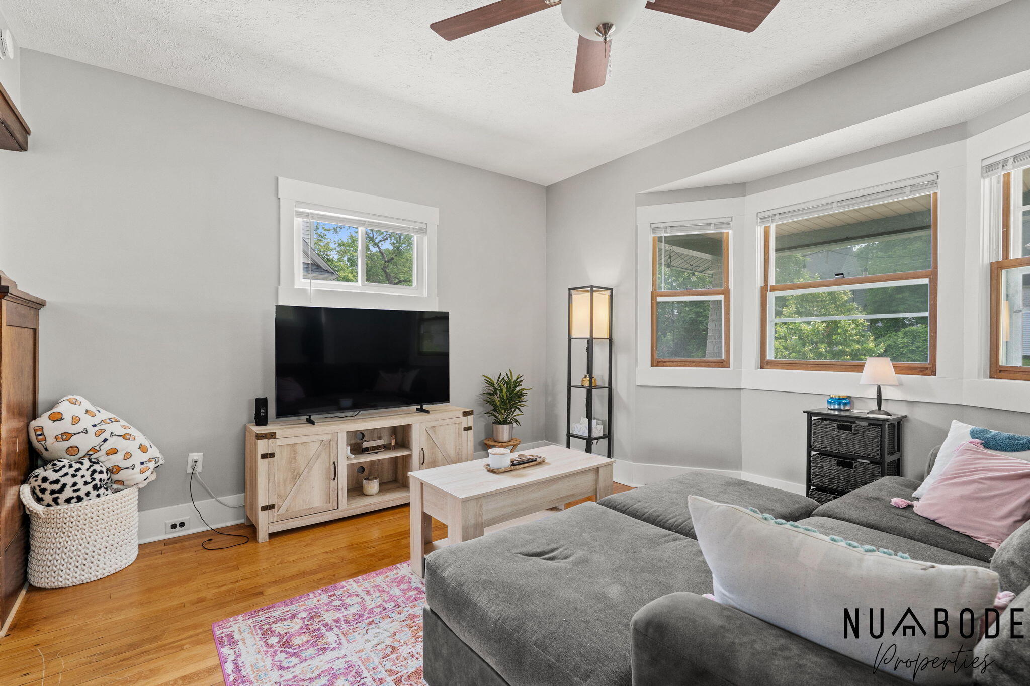933 Crescent Street NE Grand Rapids MI 49503