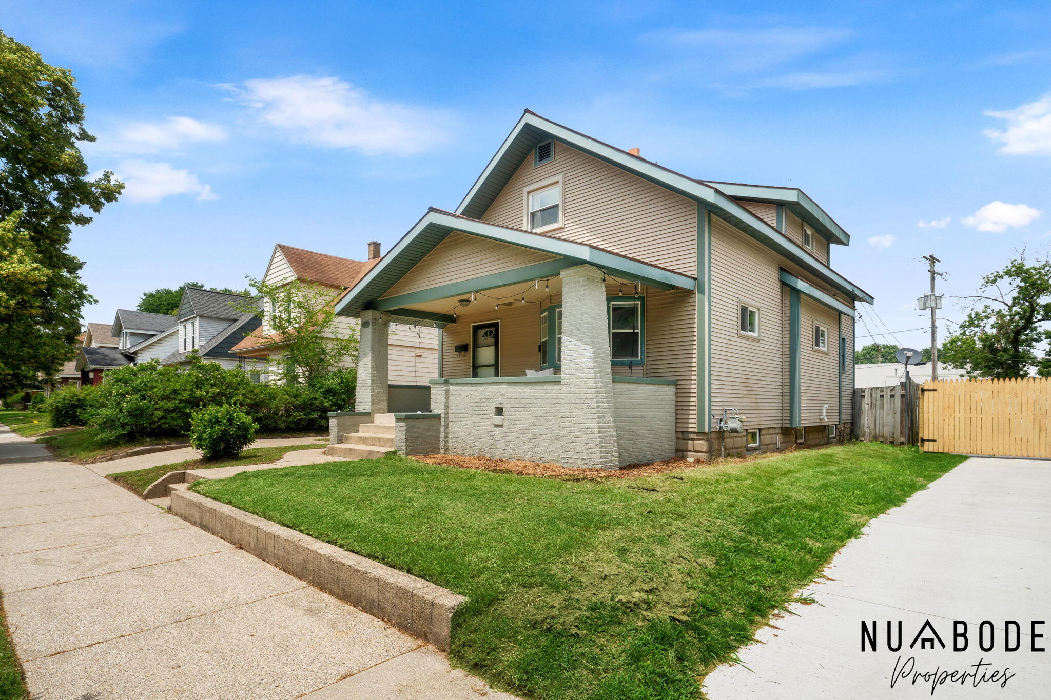 933 Crescent Street NE Grand Rapids MI 49503