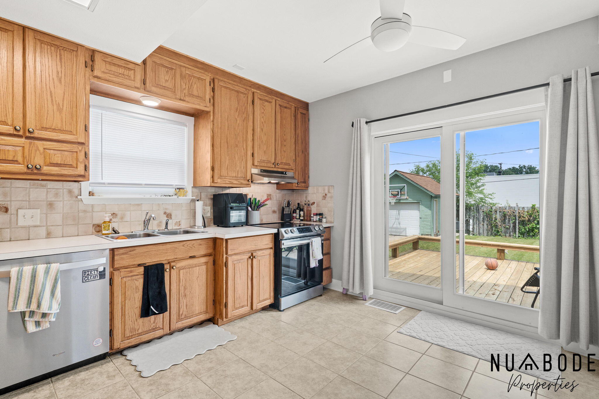 933 Crescent Street NE Grand Rapids MI 49503