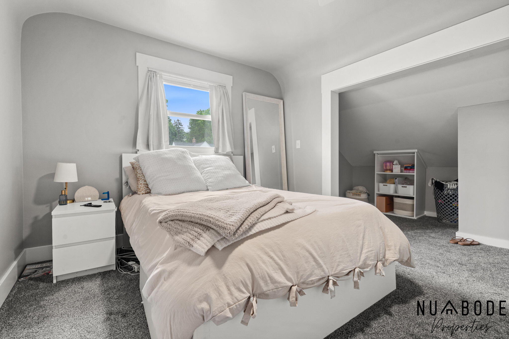 933 Crescent Street NE Grand Rapids MI 49503