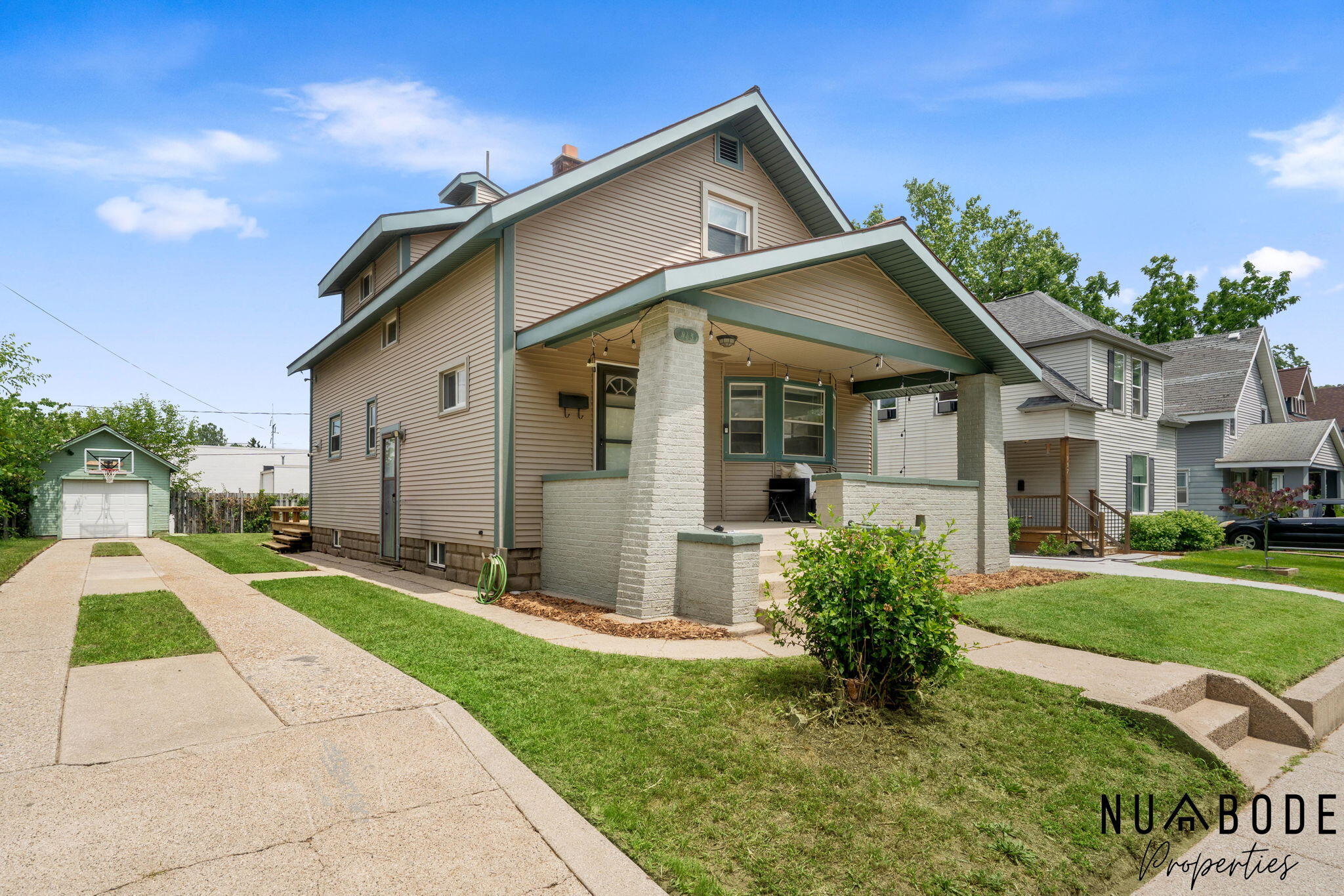 933 Crescent Street NE Grand Rapids MI 49503