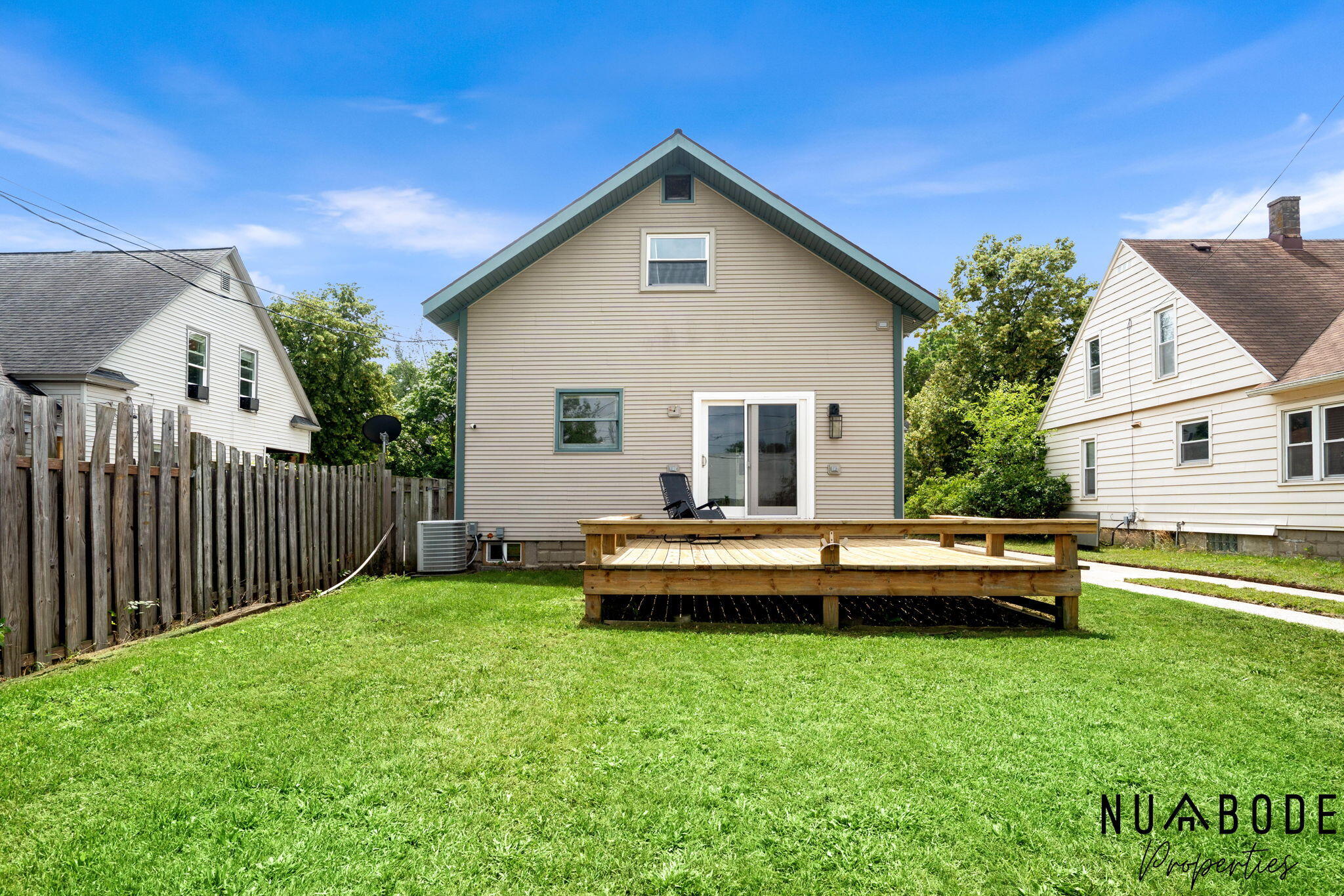 933 Crescent Street NE Grand Rapids MI 49503
