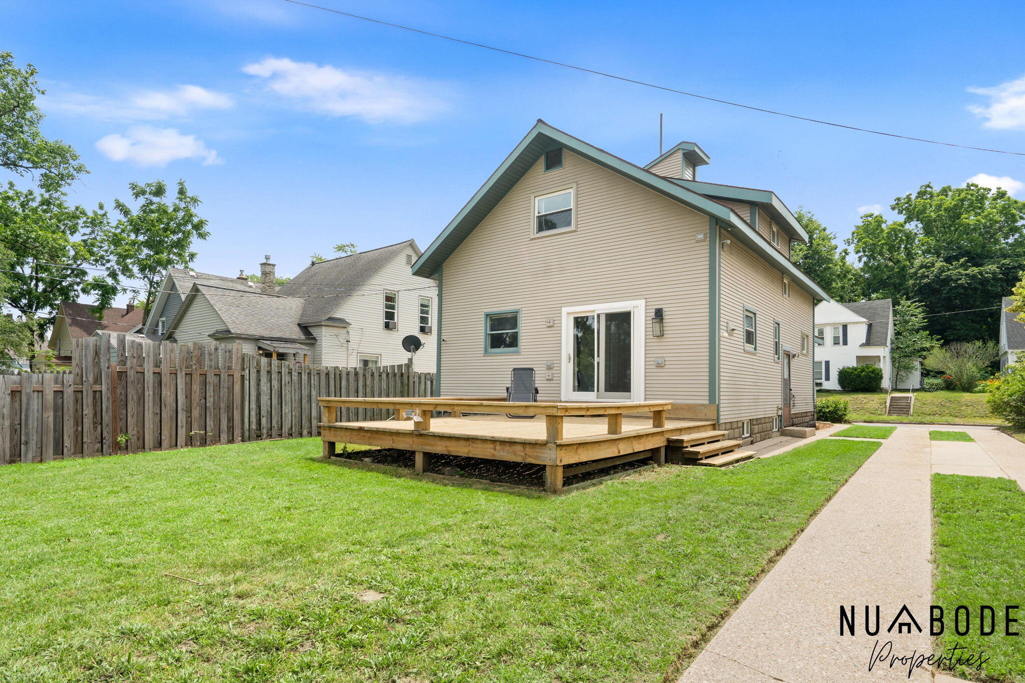 933 Crescent Street NE Grand Rapids MI 49503