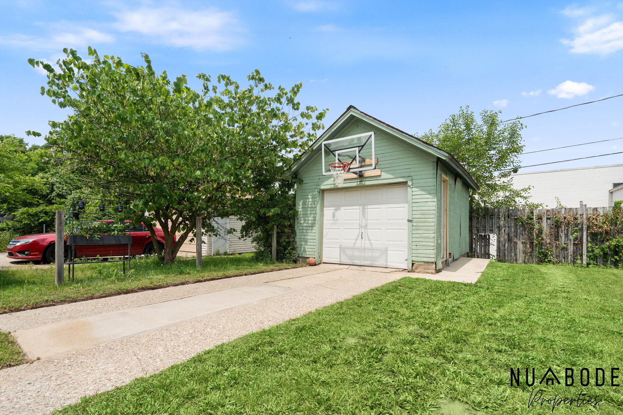 933 Crescent Street NE Grand Rapids MI 49503