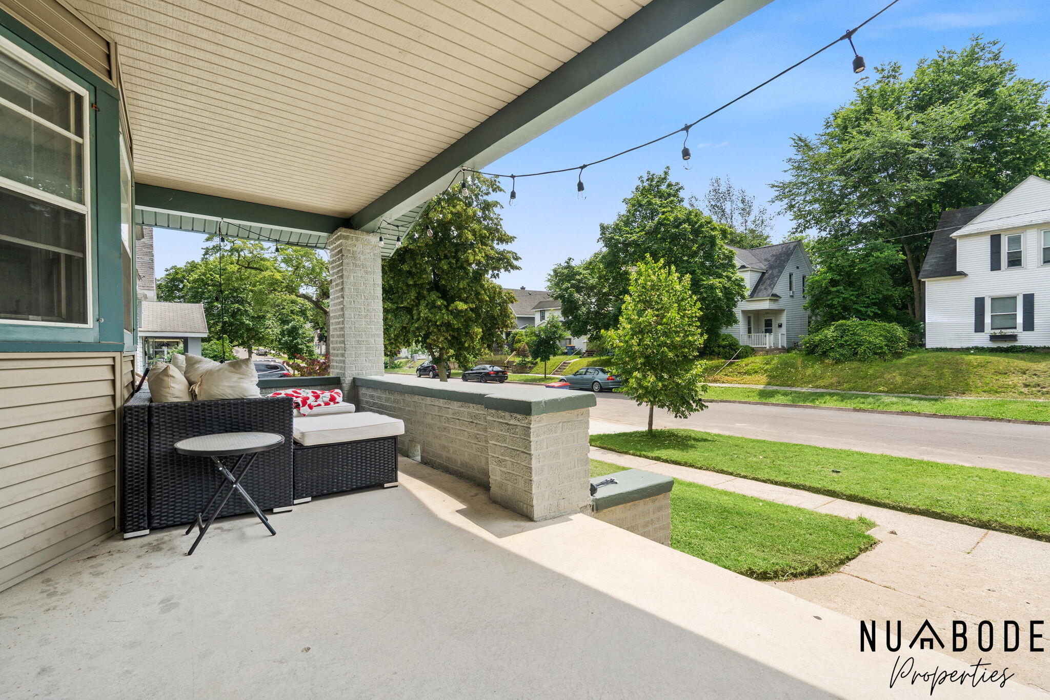933 Crescent Street NE Grand Rapids MI 49503