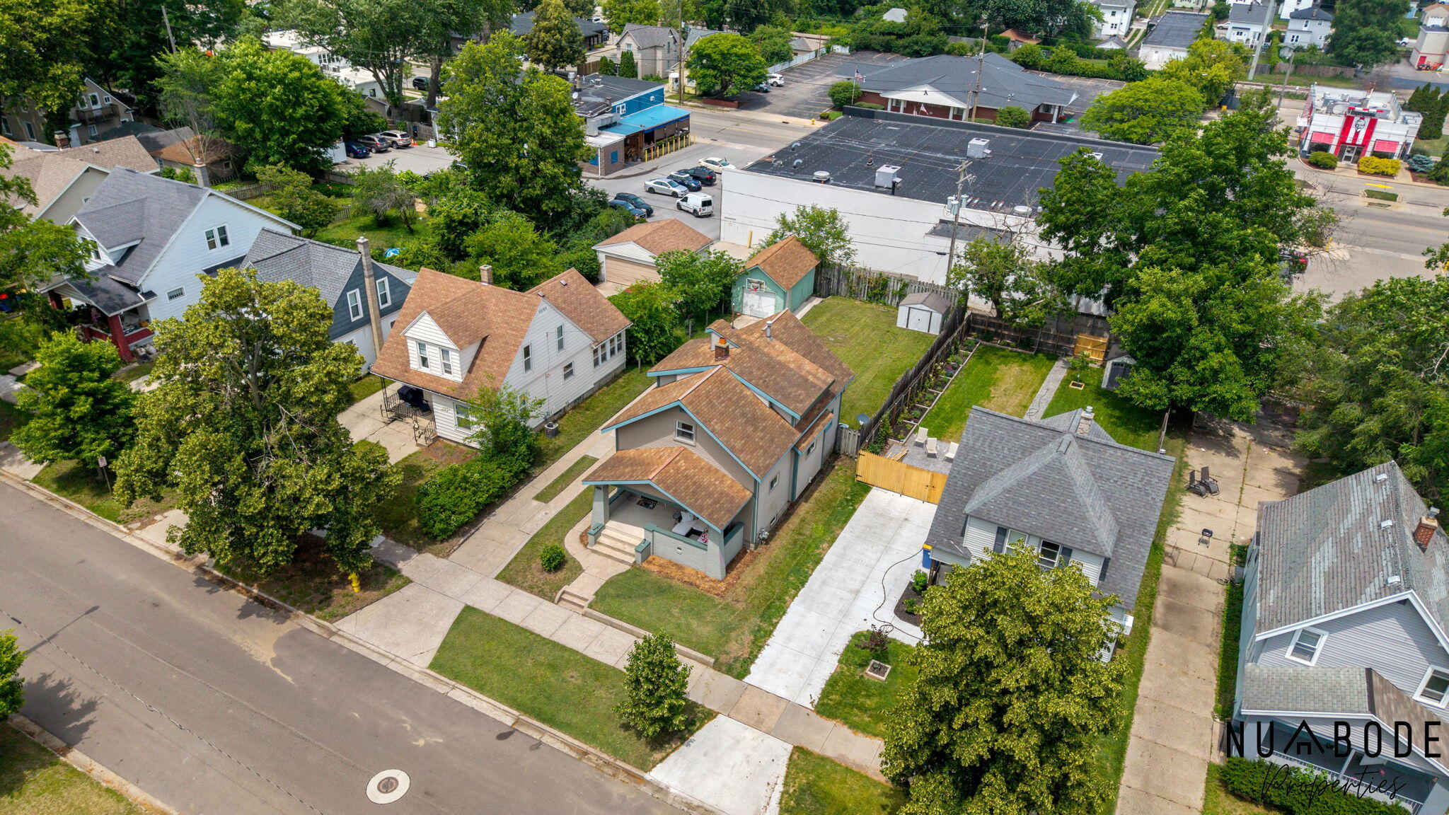 933 Crescent Street NE Grand Rapids MI 49503