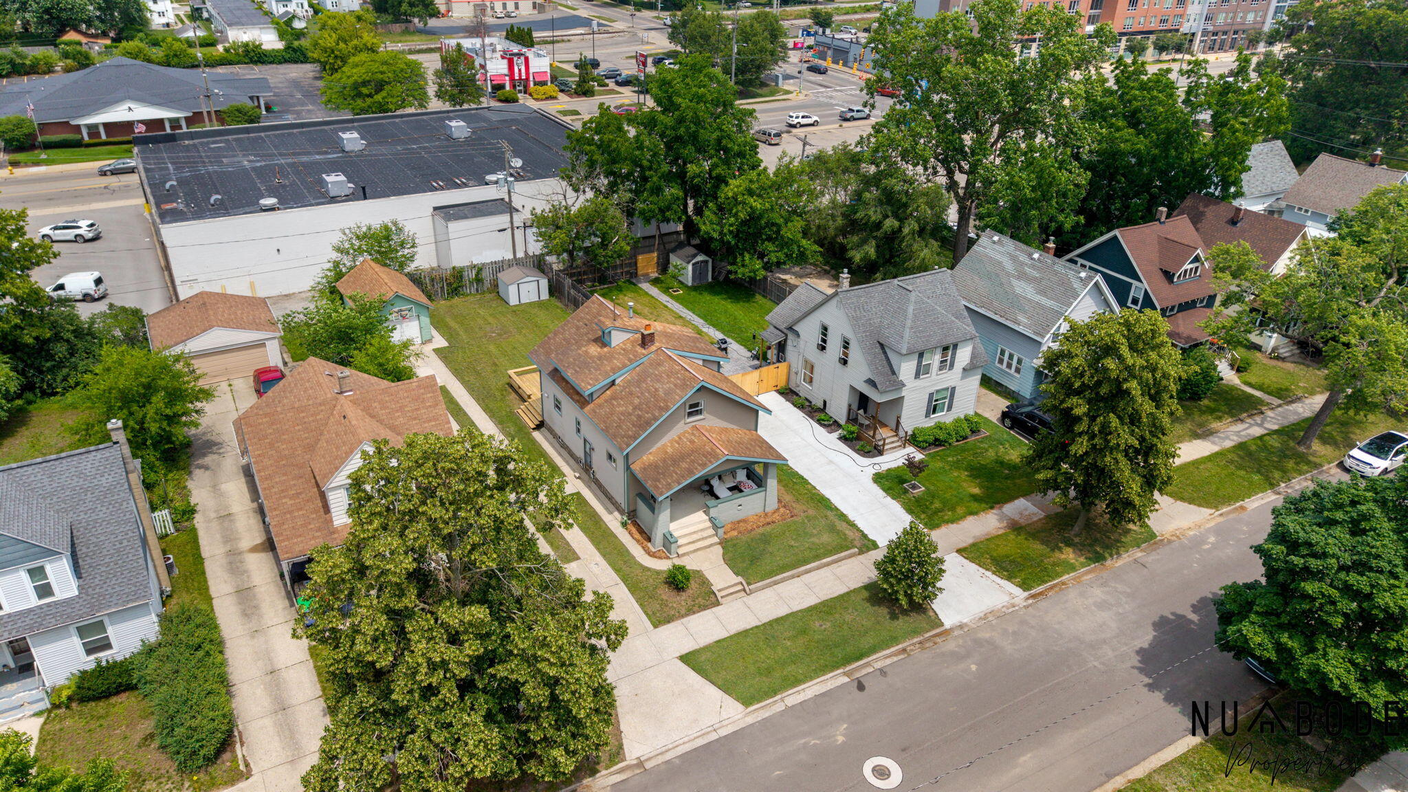 933 Crescent Street NE Grand Rapids MI 49503
