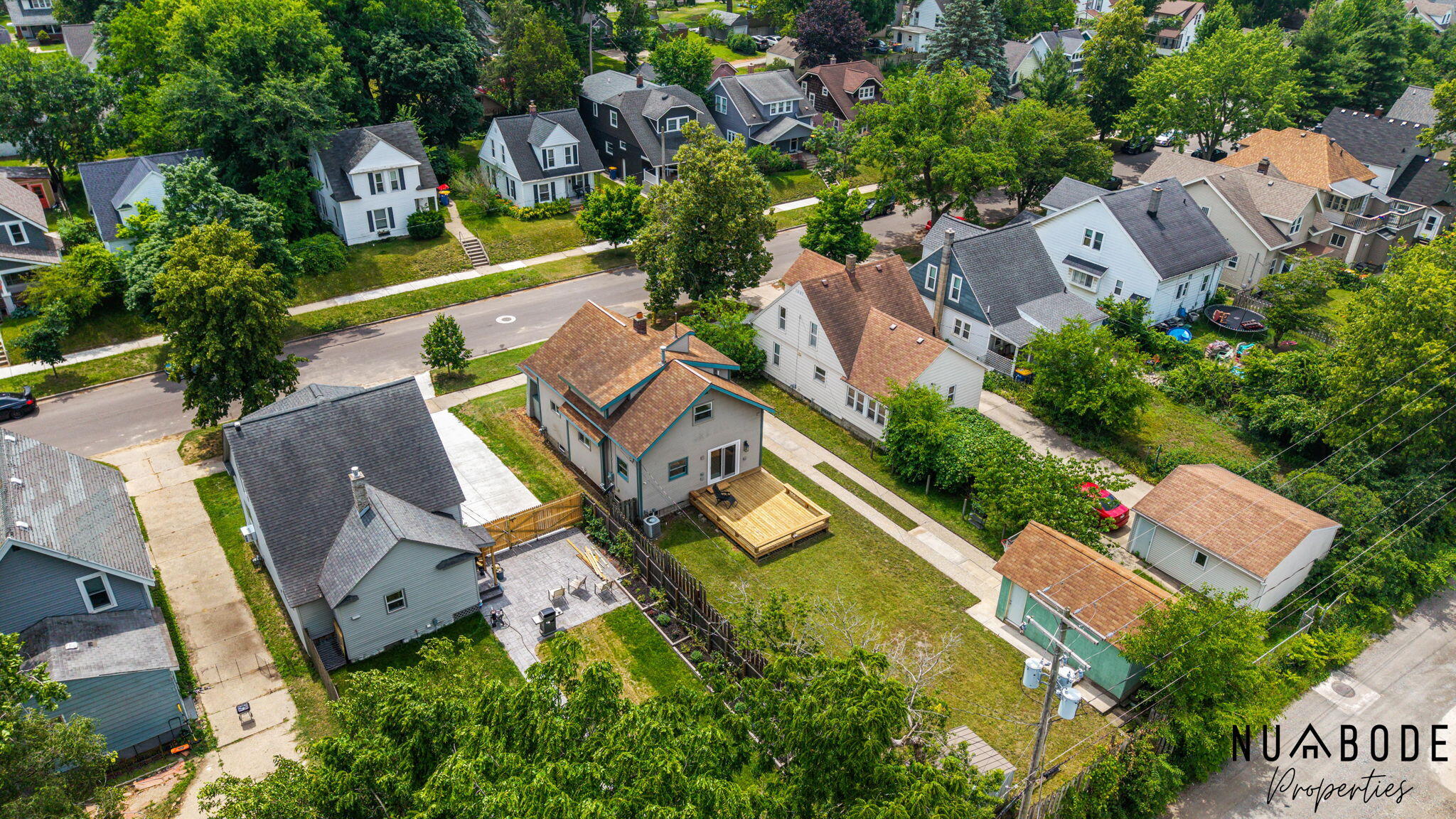 933 Crescent Street NE Grand Rapids MI 49503