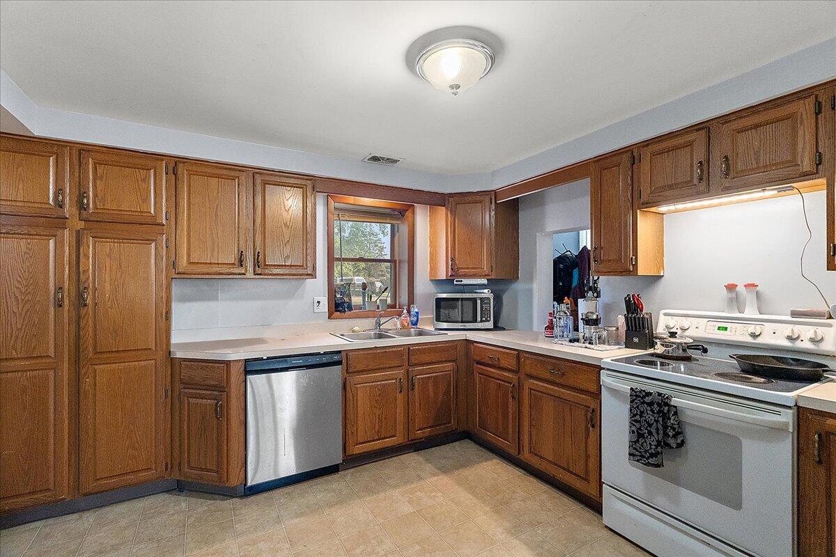 678 Butternut Drive Holland MI 49424