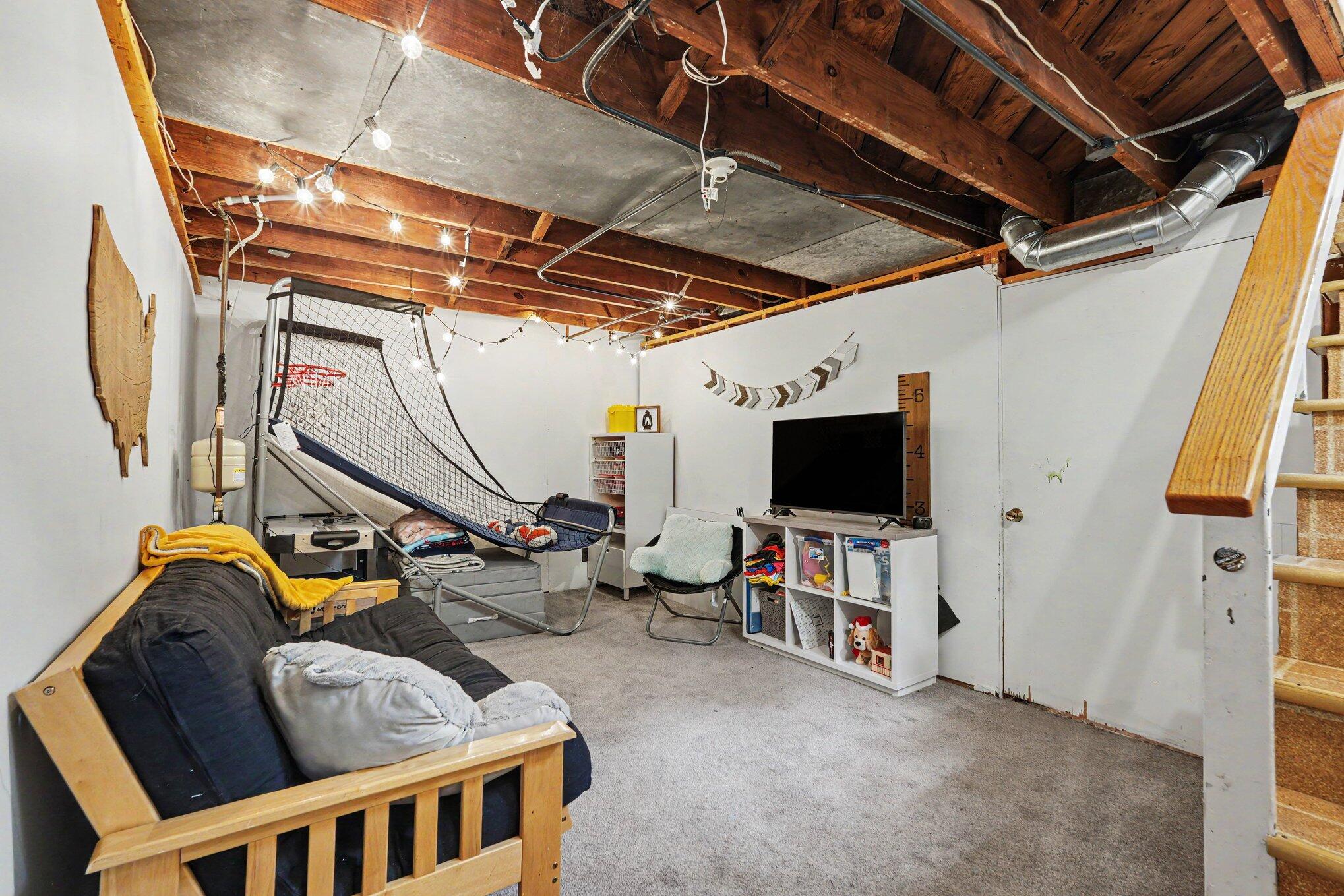 2729 Oakwood Avenue NE Grand Rapids MI 49505