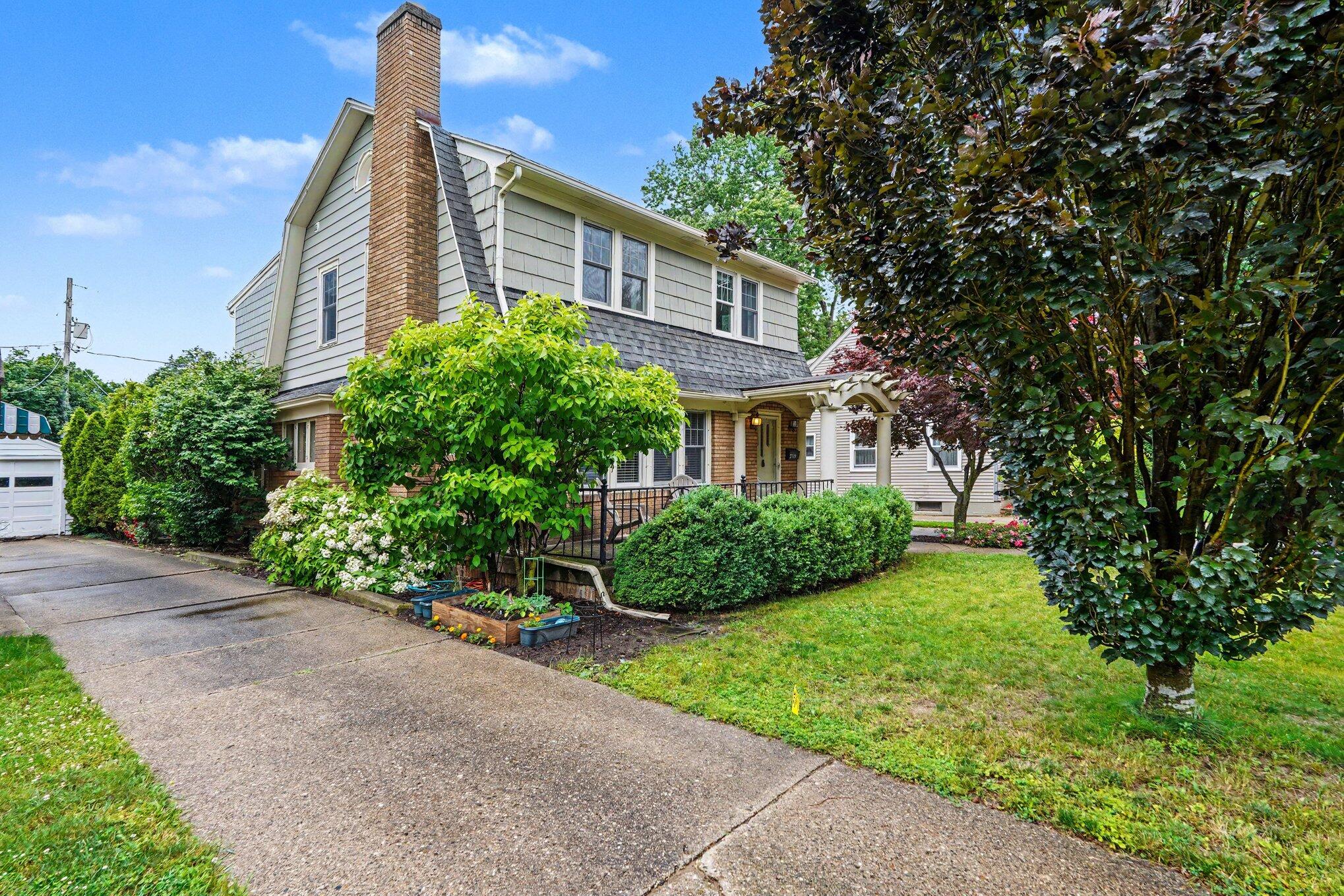 2729 Oakwood Avenue NE Grand Rapids MI 49505