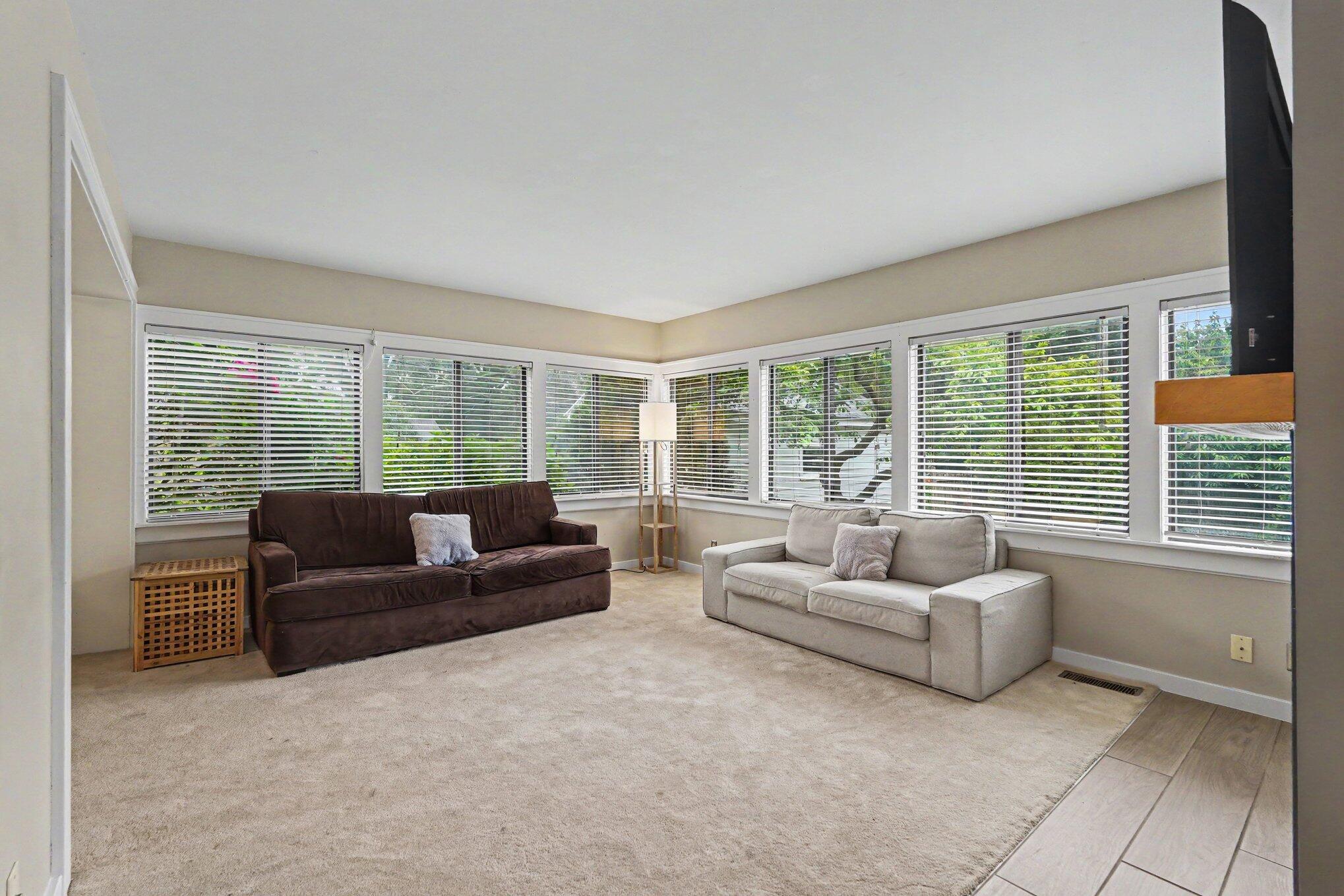 2729 Oakwood Avenue NE Grand Rapids MI 49505