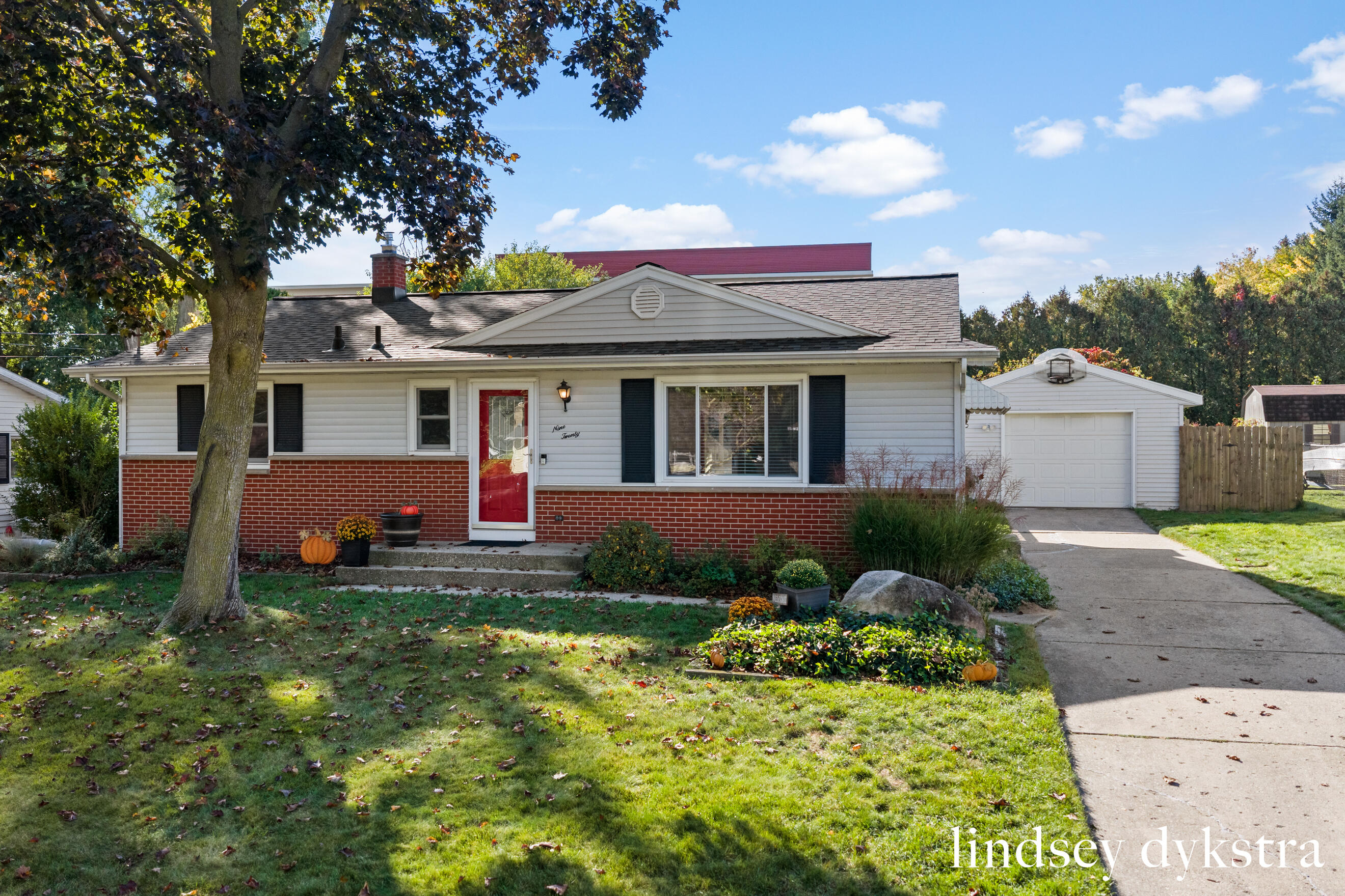 920 Coventry Drive NW Grand Rapids MI 49544