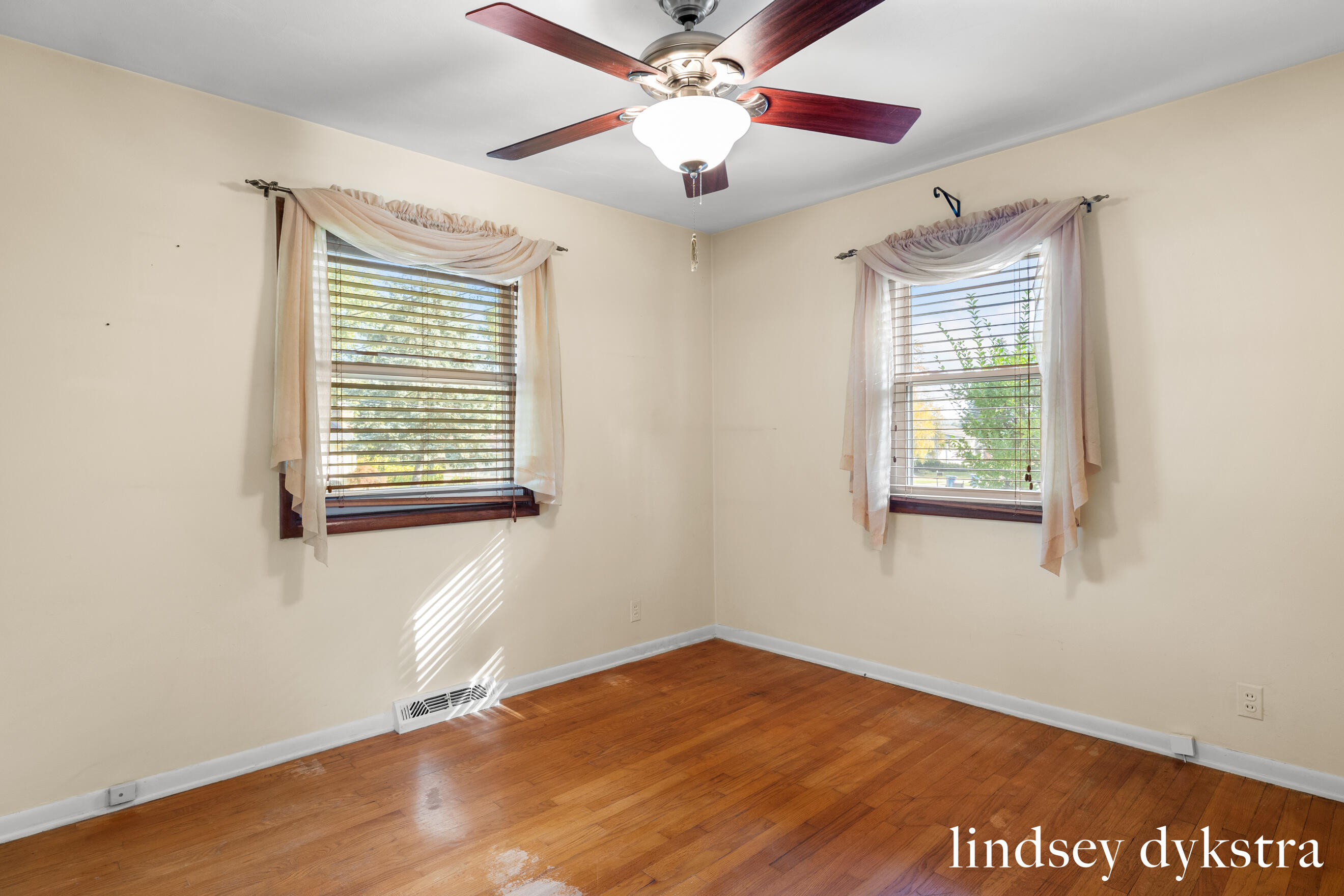 920 Coventry Drive NW Grand Rapids MI 49544