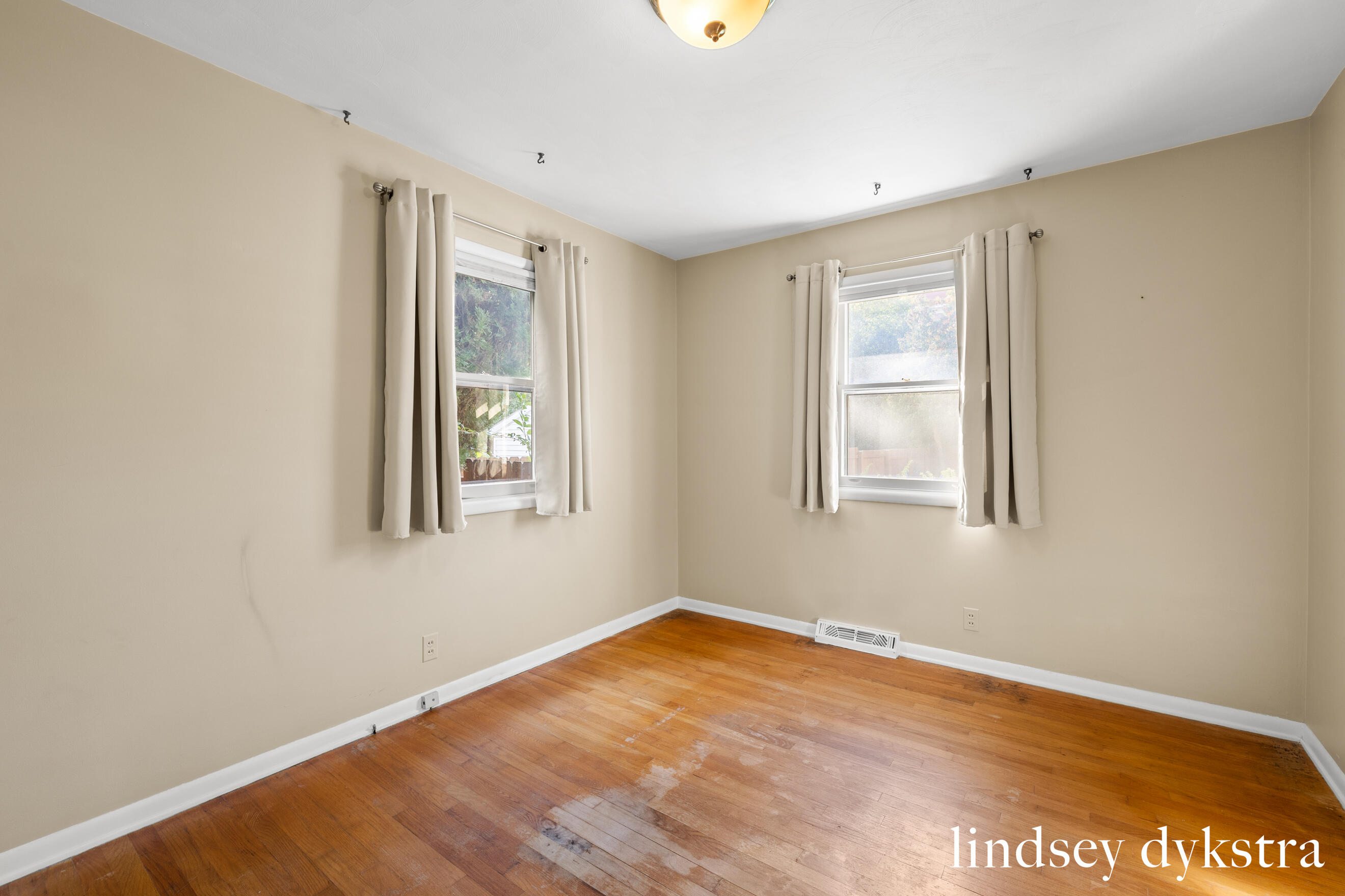 920 Coventry Drive NW Grand Rapids MI 49544
