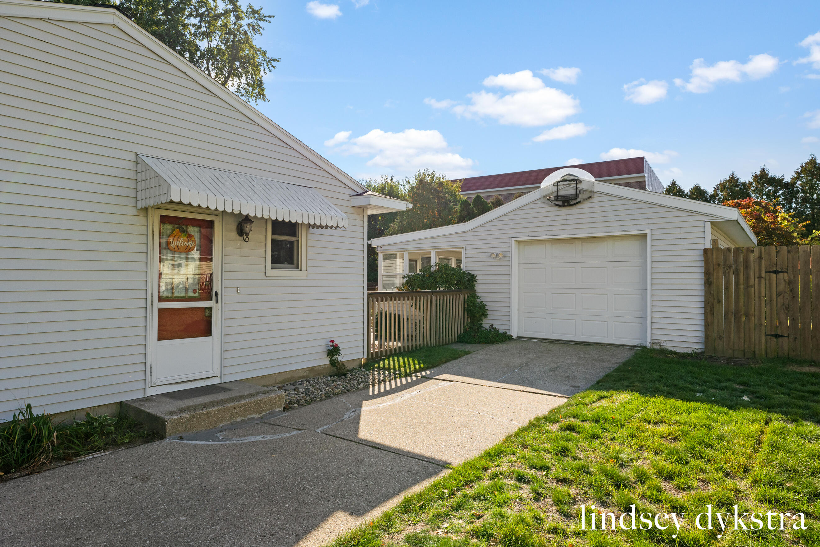 920 Coventry Drive NW Grand Rapids MI 49544