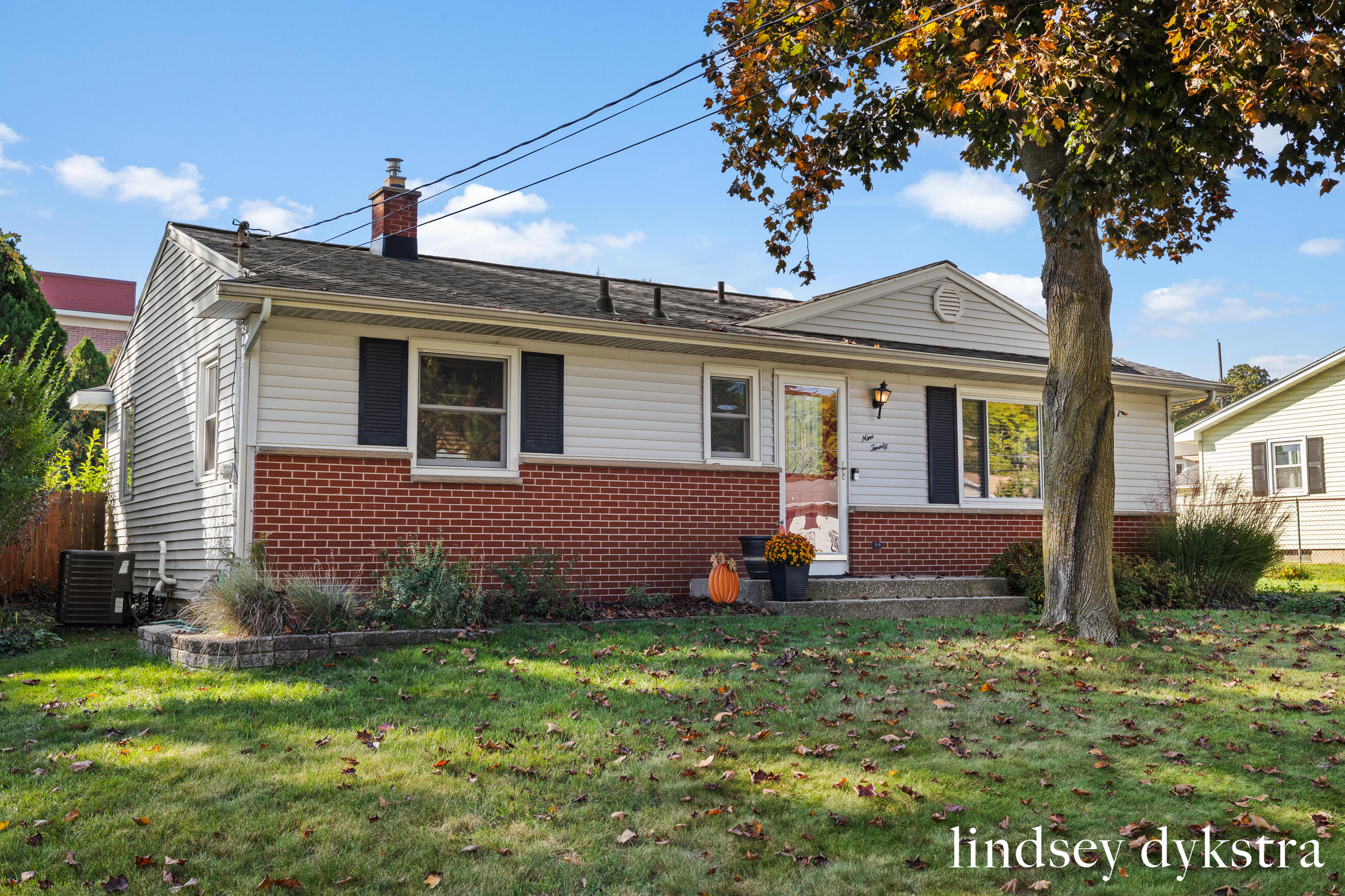 920 Coventry Drive NW Grand Rapids MI 49544