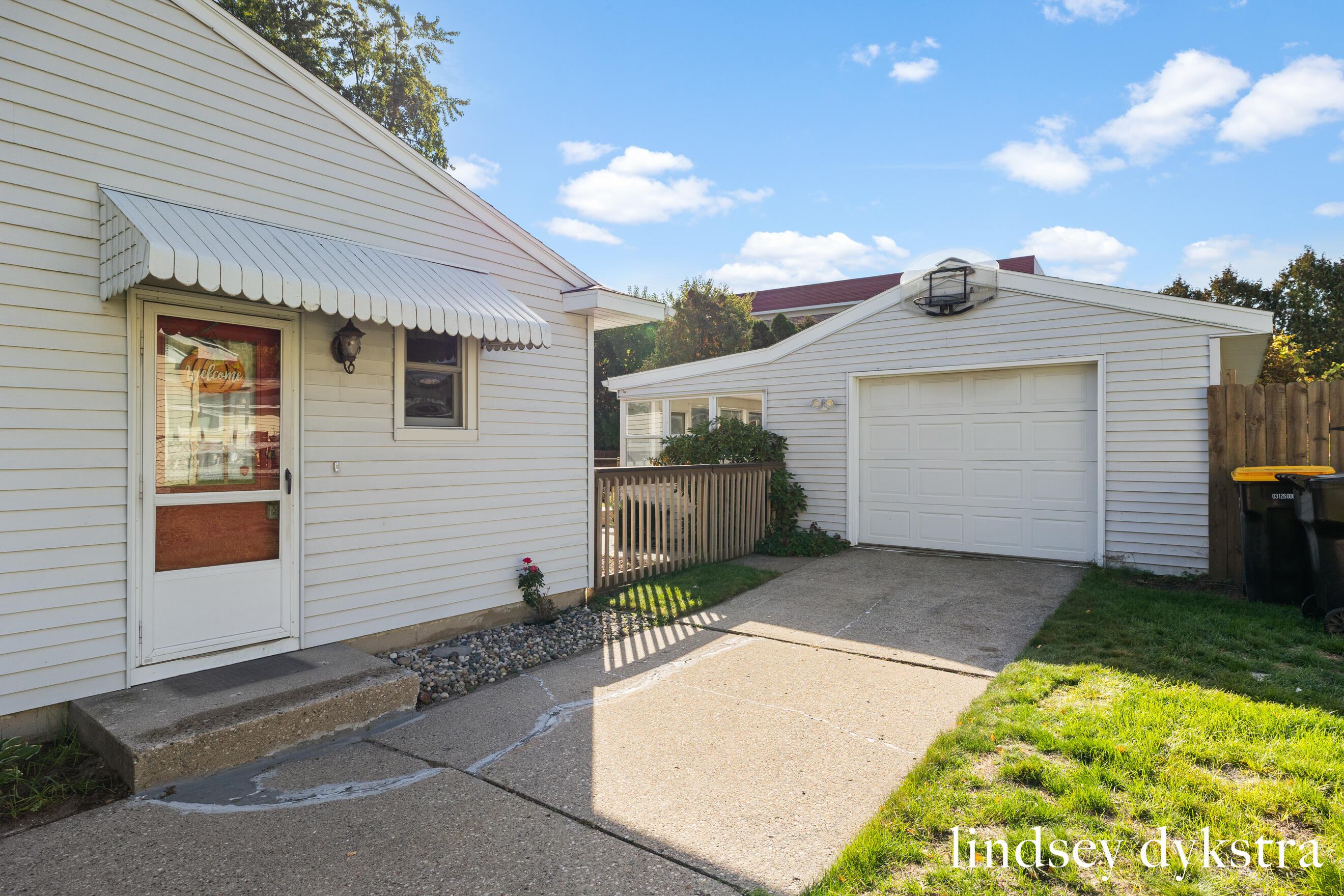 920 Coventry Drive NW Grand Rapids MI 49544