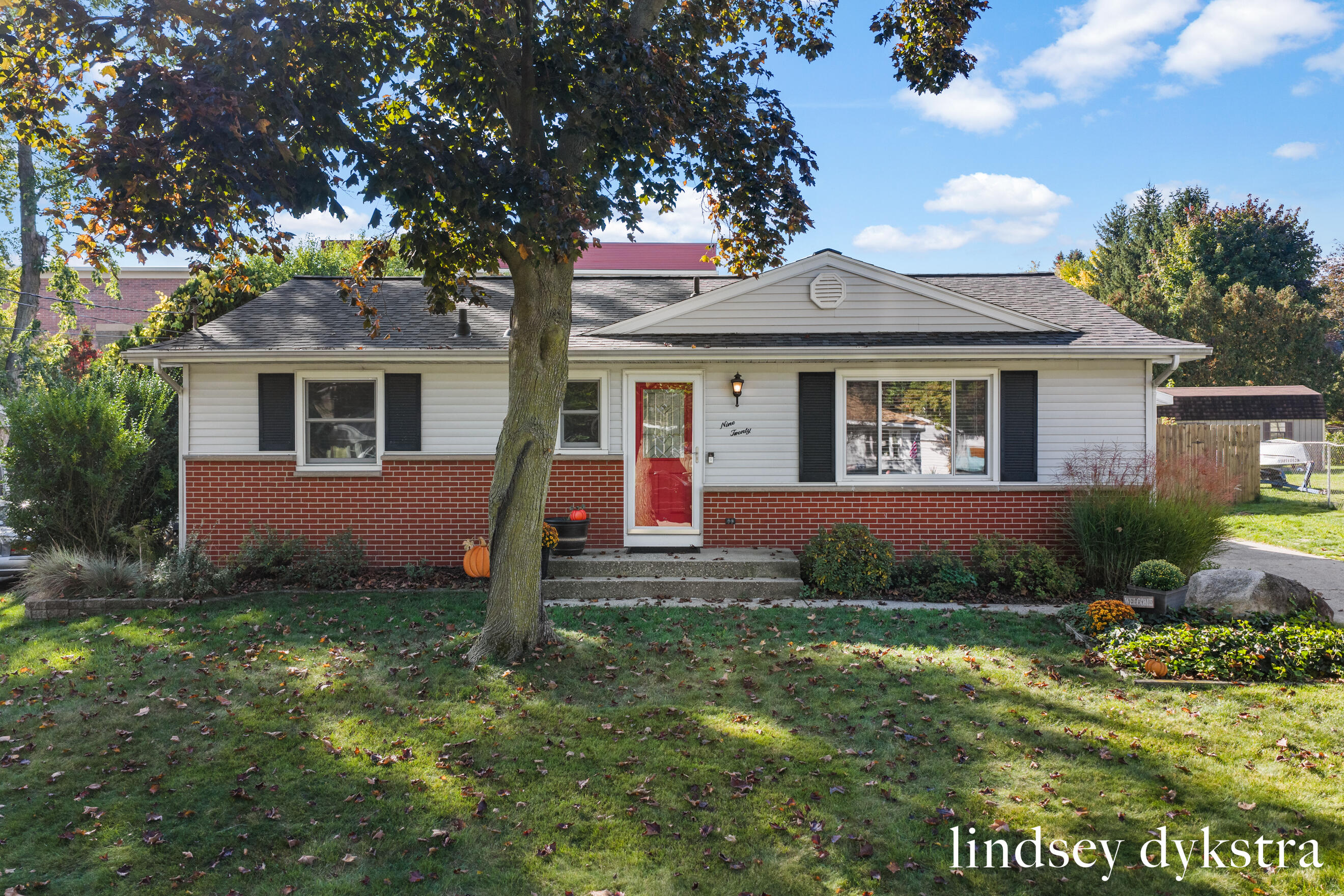 920 Coventry Drive NW Grand Rapids MI 49544