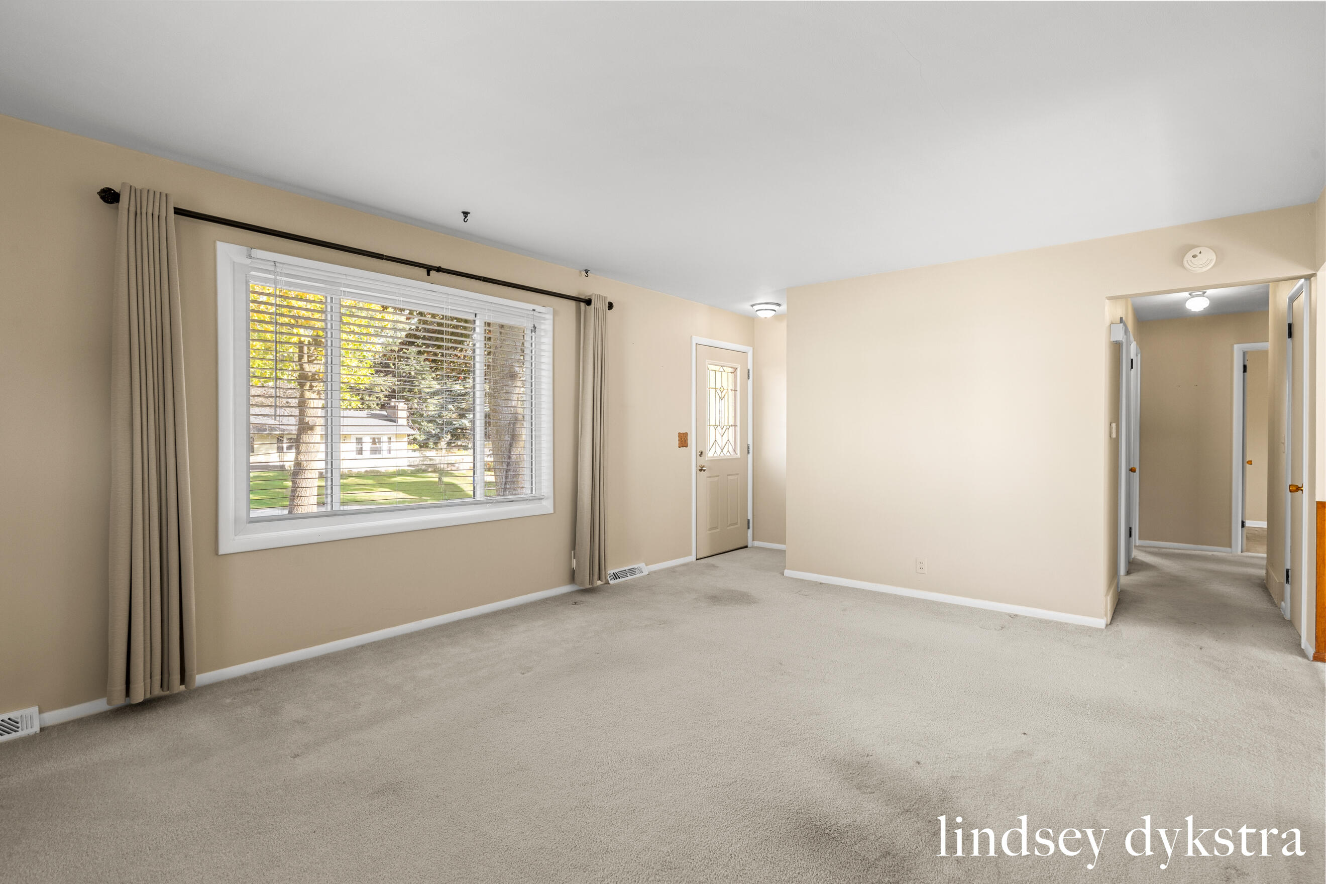920 Coventry Drive NW Grand Rapids MI 49544