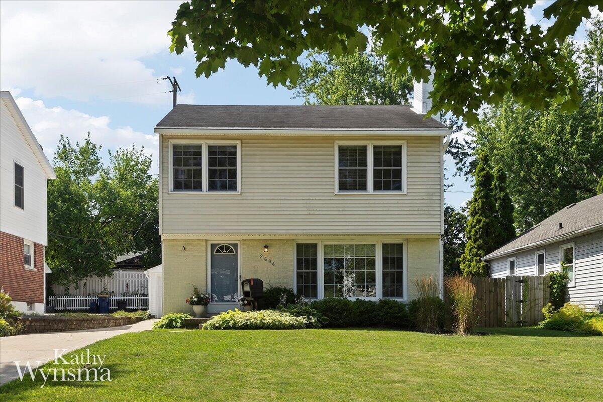 2604 SE Richards Drive SE East Grand Rapids MI 49506
