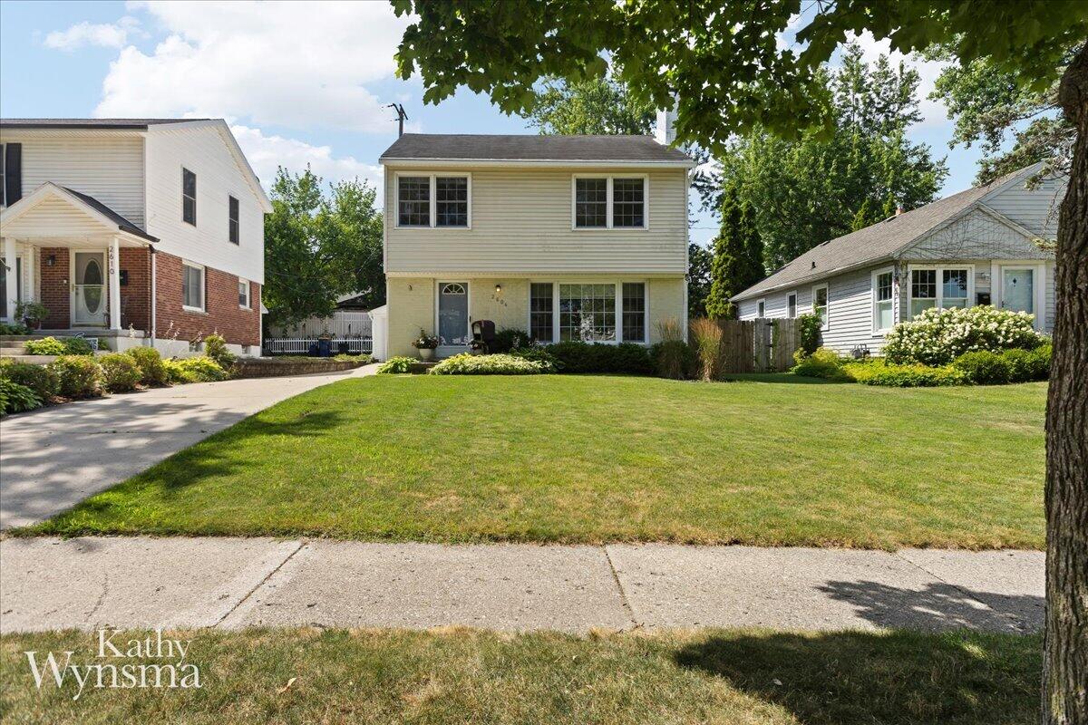 2604 SE Richards Drive SE East Grand Rapids MI 49506