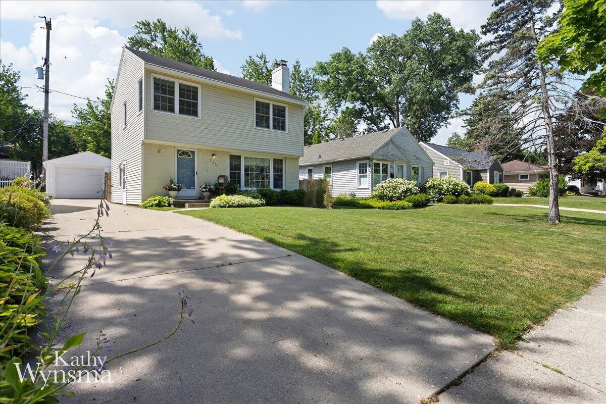 2604 SE Richards Drive SE East Grand Rapids MI 49506