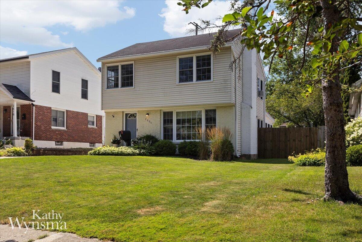 2604 SE Richards Drive SE East Grand Rapids MI 49506