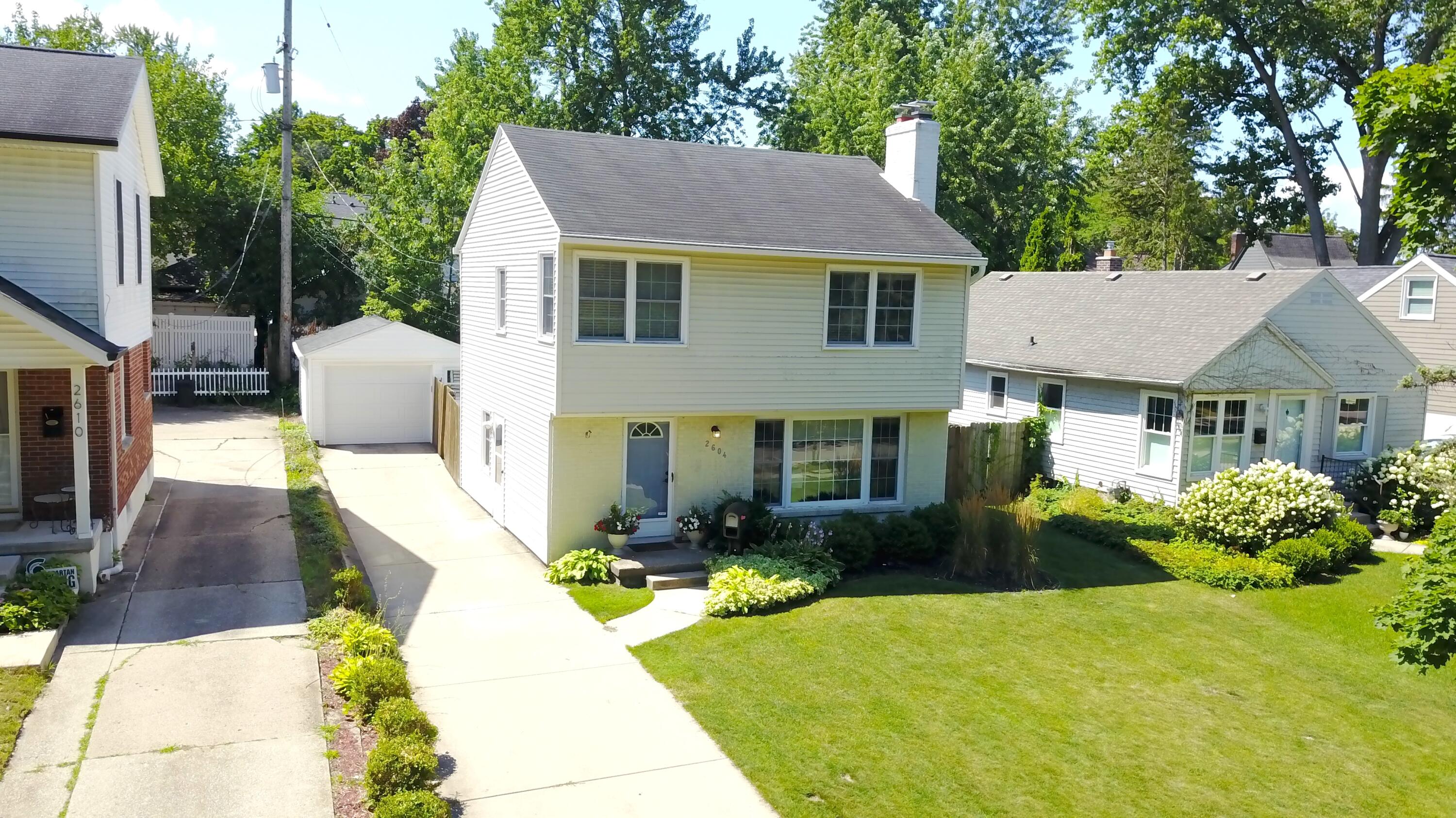 2604 SE Richards Drive SE East Grand Rapids MI 49506