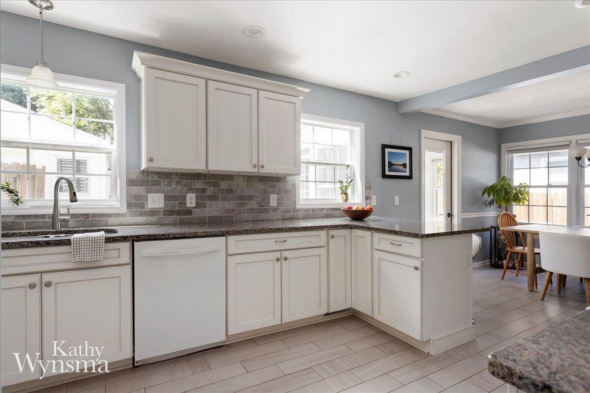 2604 SE Richards Drive SE East Grand Rapids MI 49506