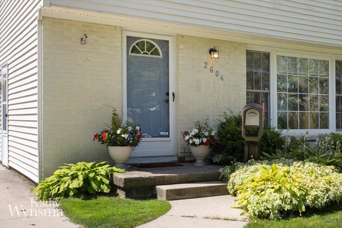 2604 SE Richards Drive SE East Grand Rapids MI 49506