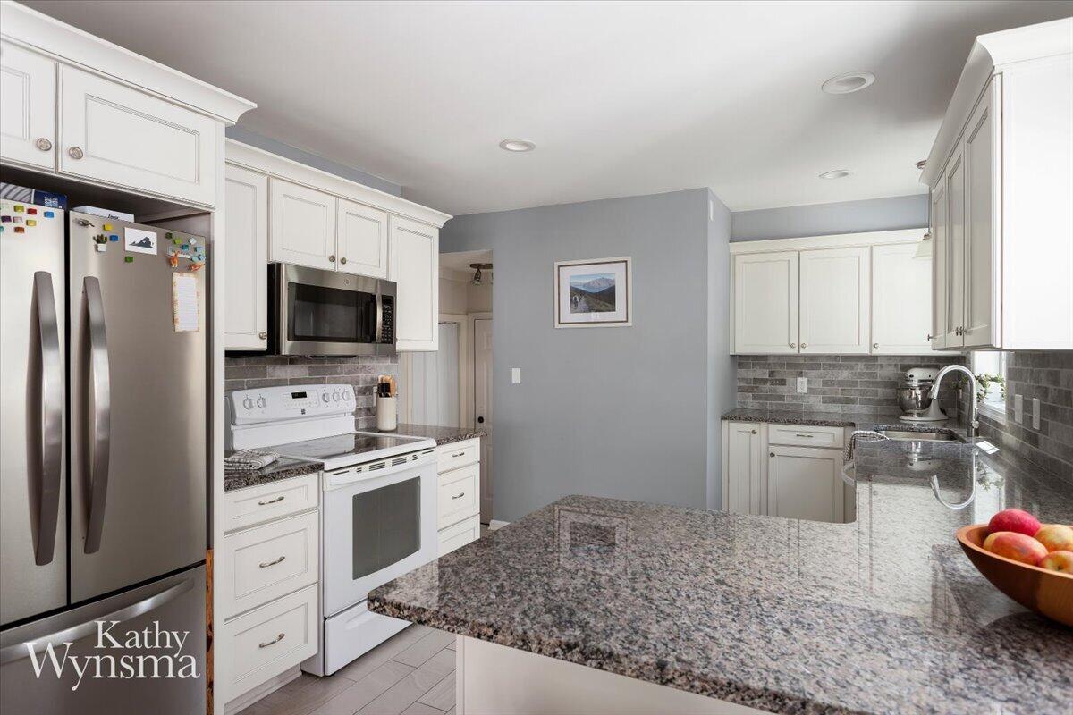 2604 SE Richards Drive SE East Grand Rapids MI 49506