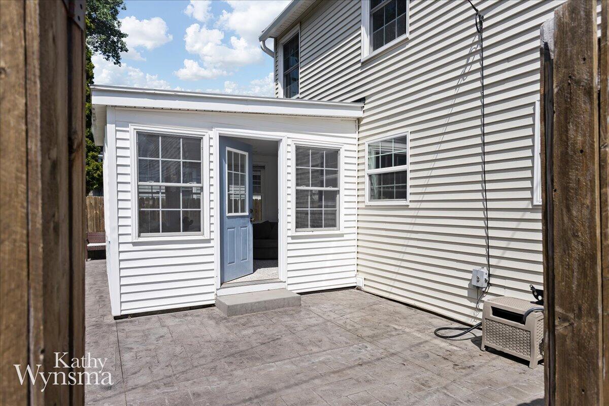 2604 SE Richards Drive SE East Grand Rapids MI 49506