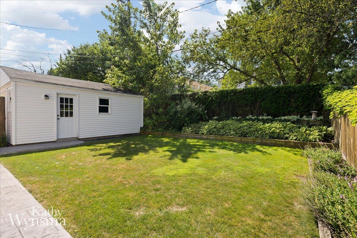 2604 SE Richards Drive SE East Grand Rapids MI 49506