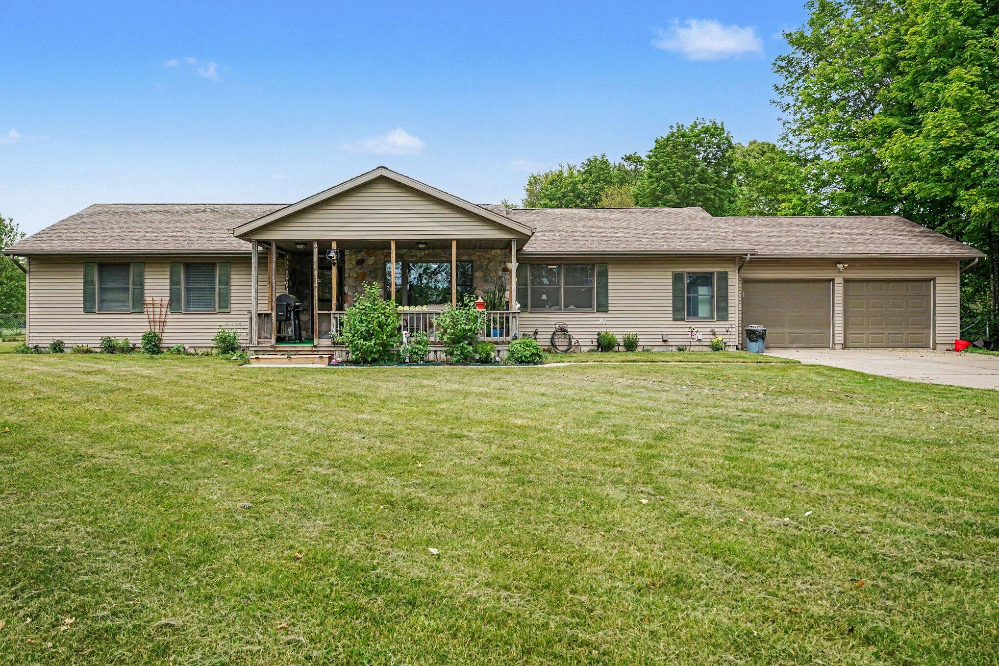 22180 Redfield Street Edwardsburg MI 49112