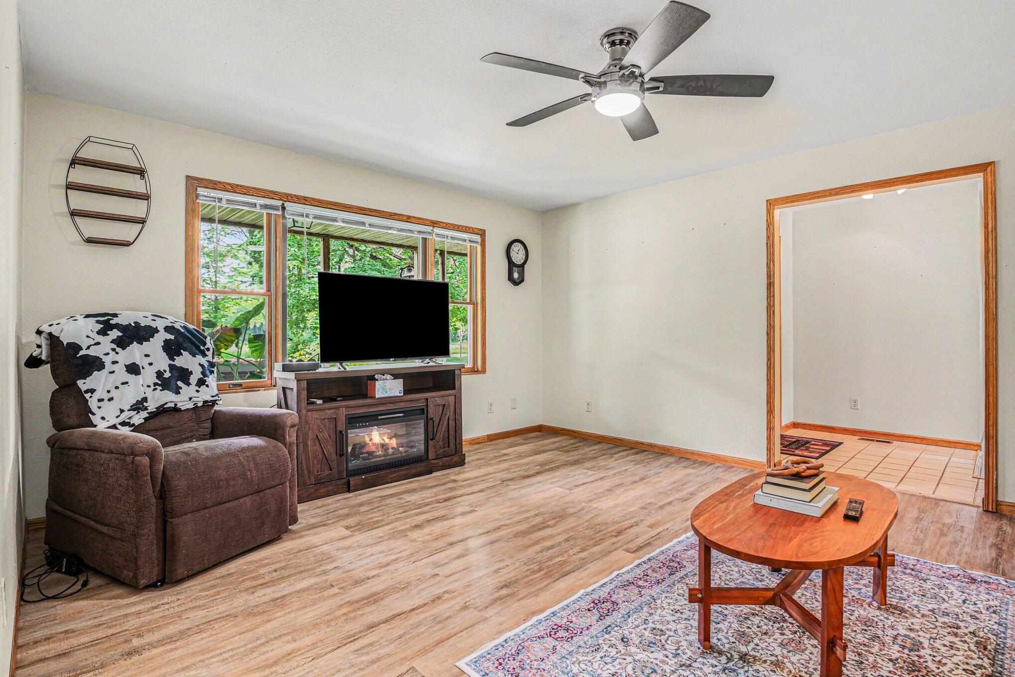 22180 Redfield Street Edwardsburg MI 49112