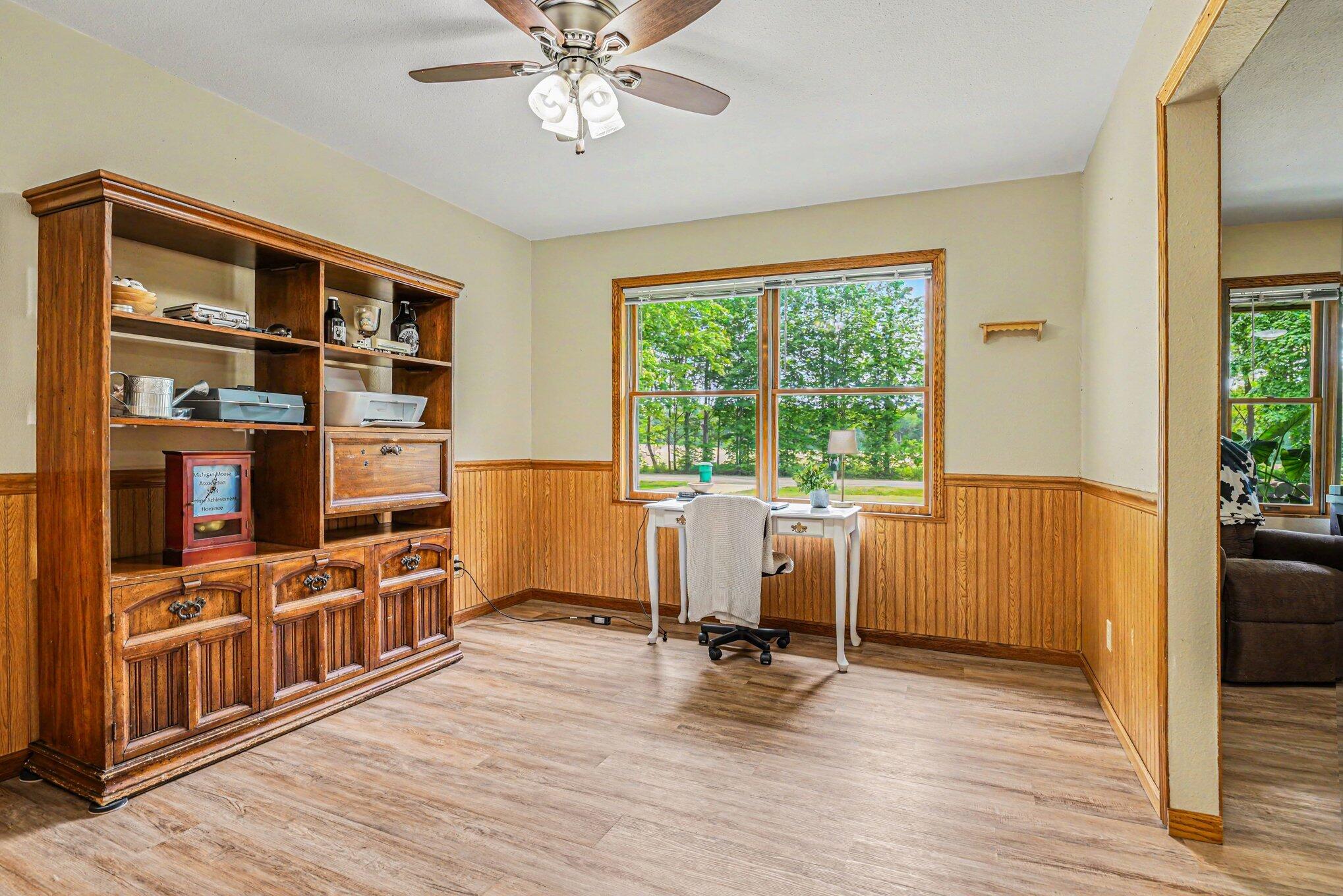 22180 Redfield Street Edwardsburg MI 49112